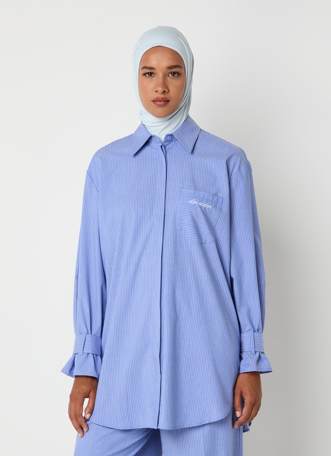 LES Atelier Salmia blouse met borstzak en streepprint - detail blauw