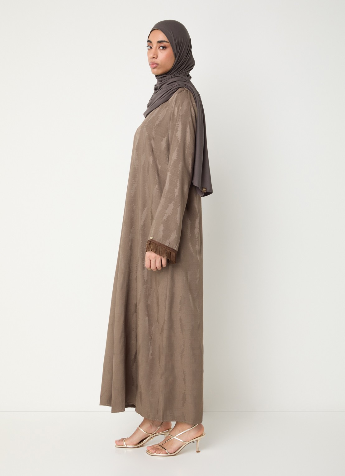 LES Atelier Soraya maxi jurk met print - voorkant 5 lichtbruin