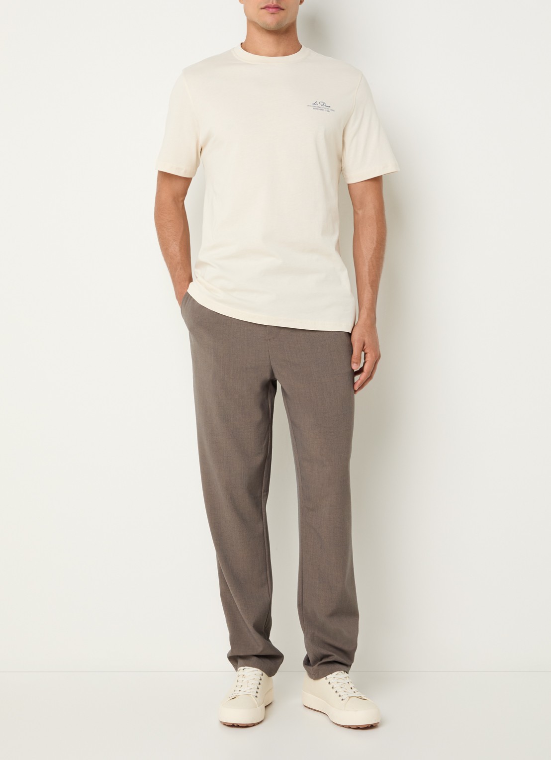 Les Deux Ben Globe T-shirt met logo- en backprint - voorkant 2 creme