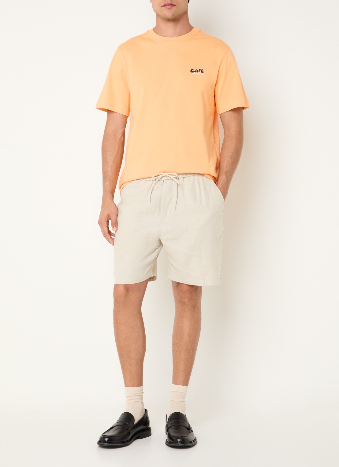 Les Deux Cafe T-shirt met logo- en backprint - voorkant 4 orange
