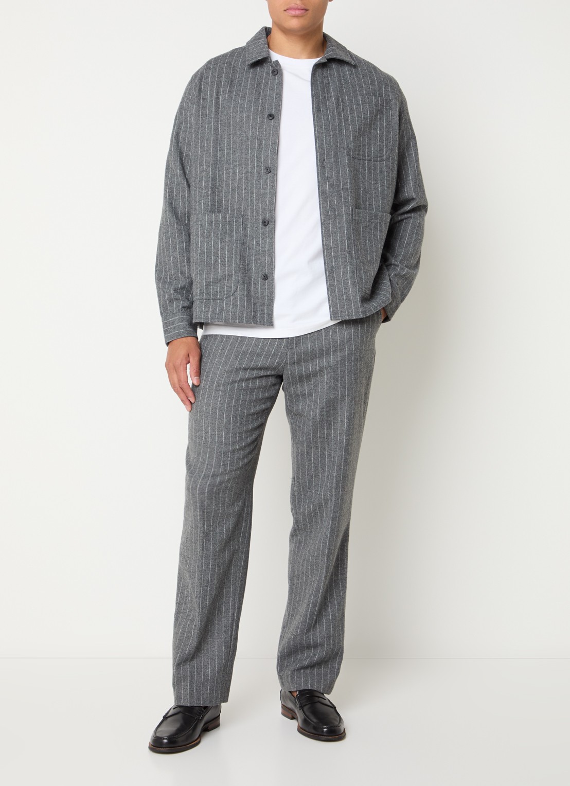 Les Deux Como straight fit pantalon in wolblend met krijtstreep - voorkant 2 grijsmele