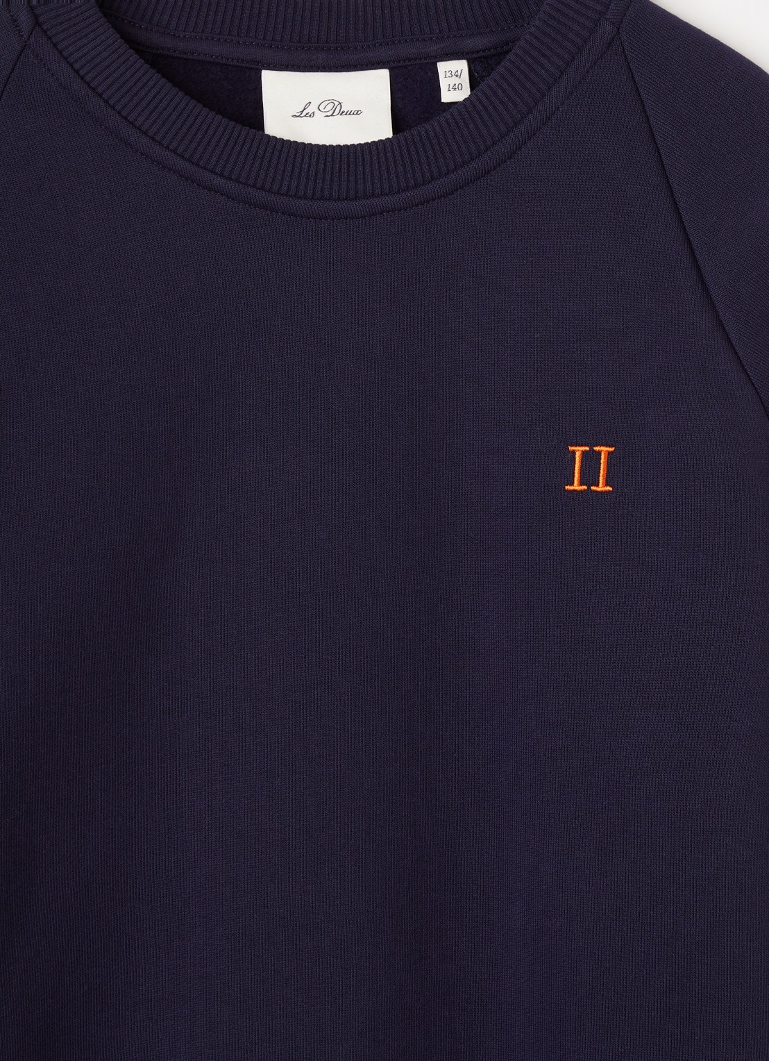 Les Deux Core Contrast sweater met logoborduring - detail donkerblauw