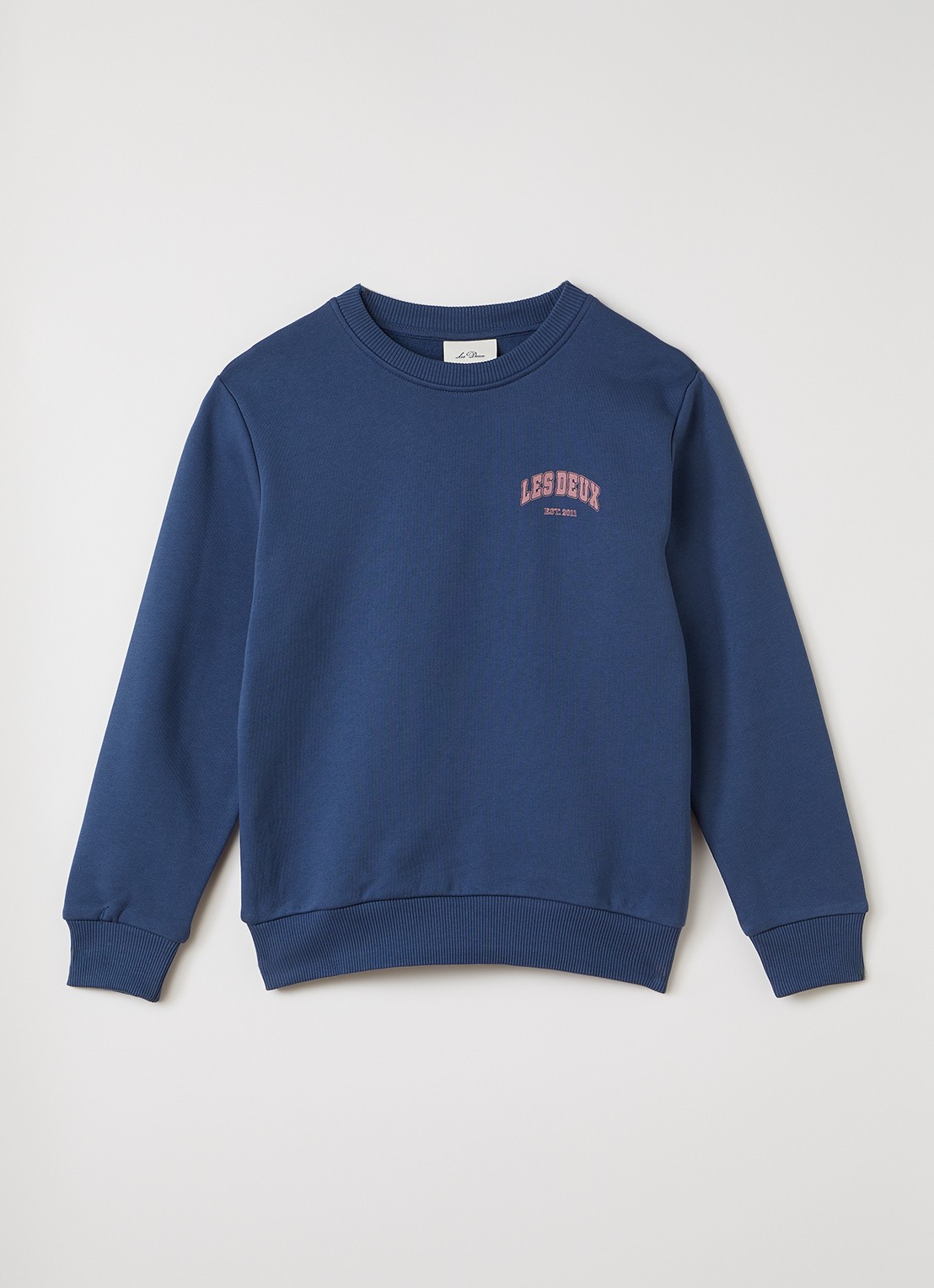 Les Deux Hope sweater met logo- en backprint - voorkant indigo