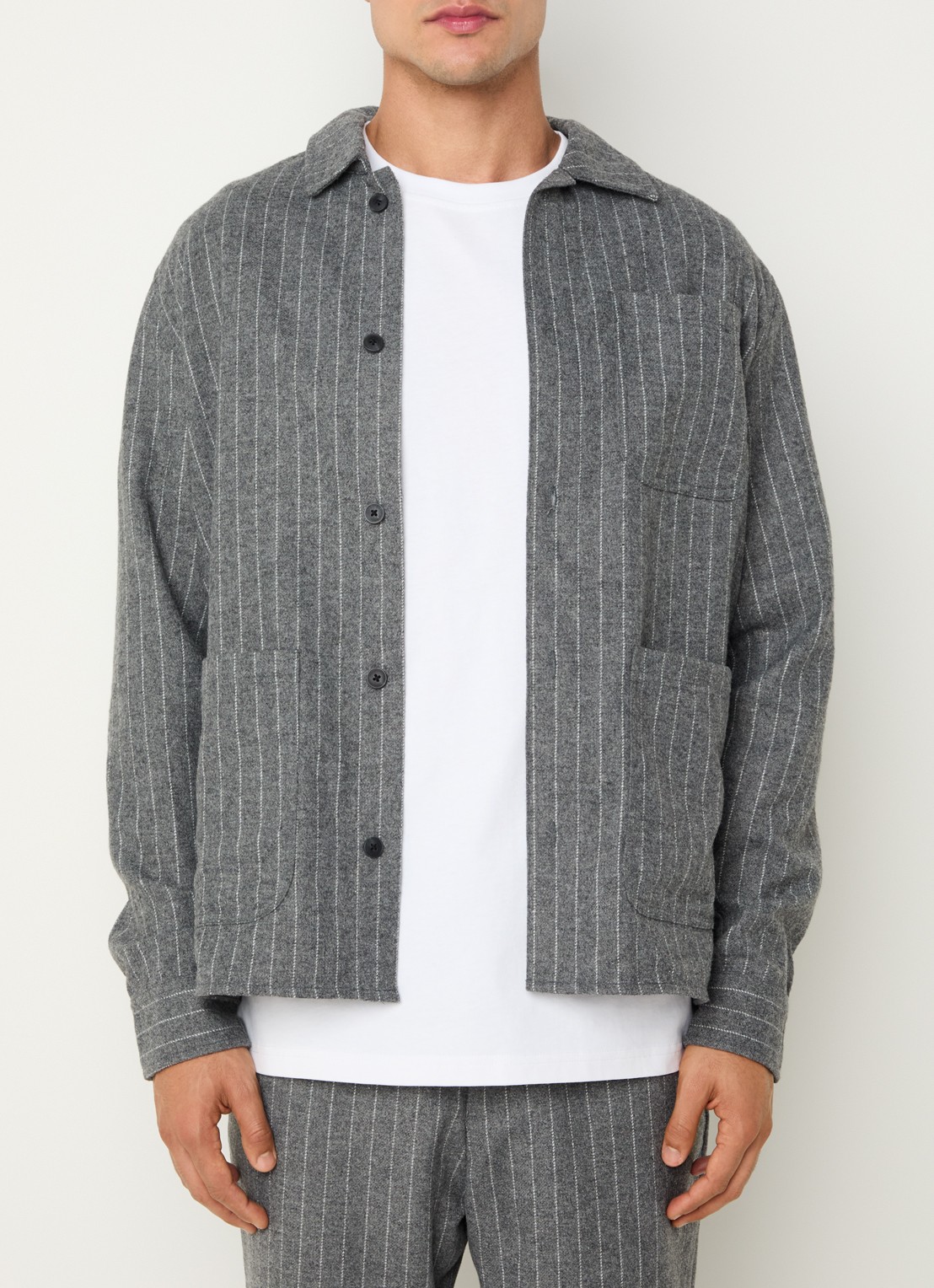 Les Deux Layton regular fit overshirt in wolblend met krijtstreep - detail 2 grijs