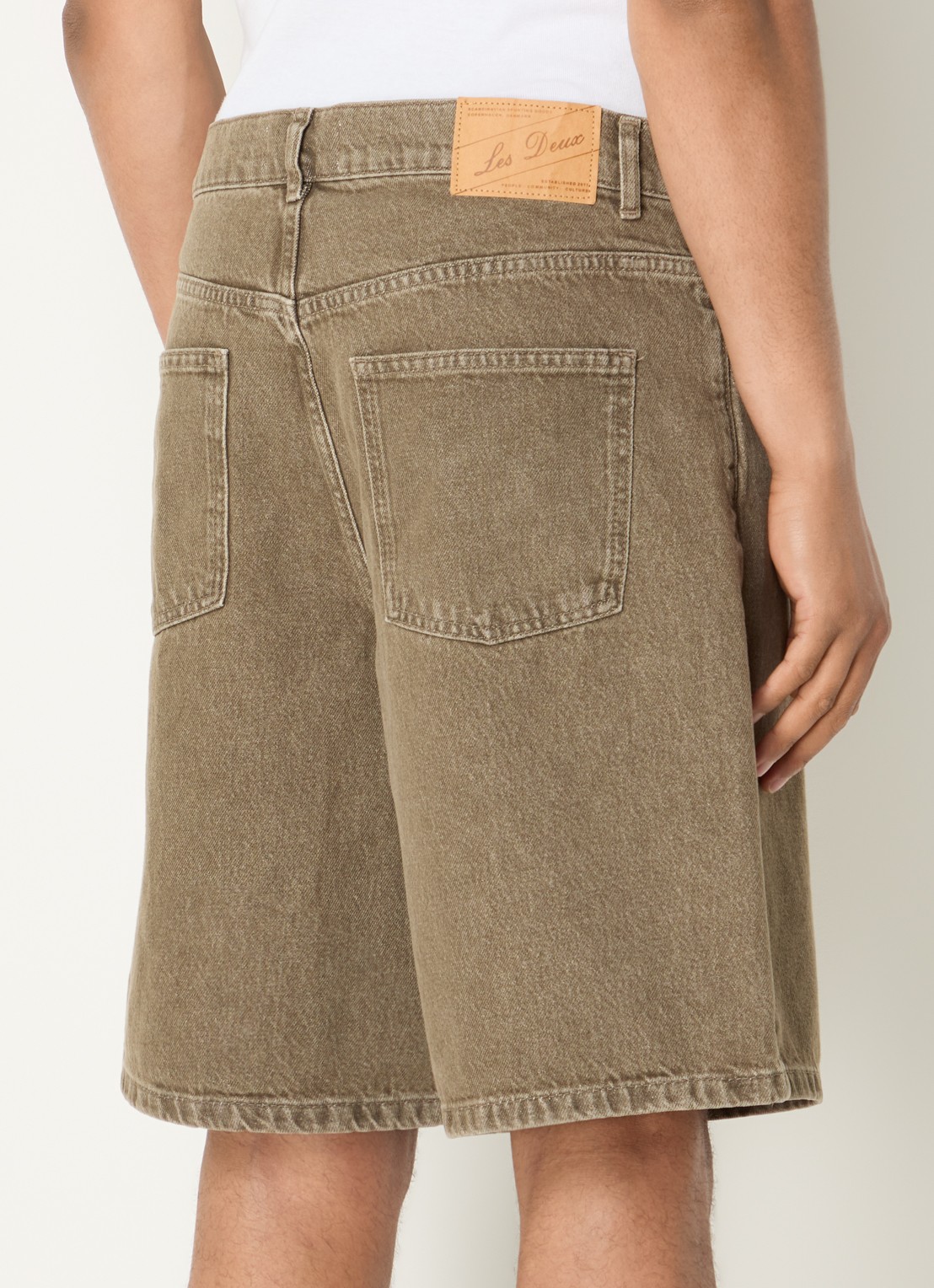 Les Deux Loose fit korte broek van denim met steekzakken - achterkant lichtbruin
