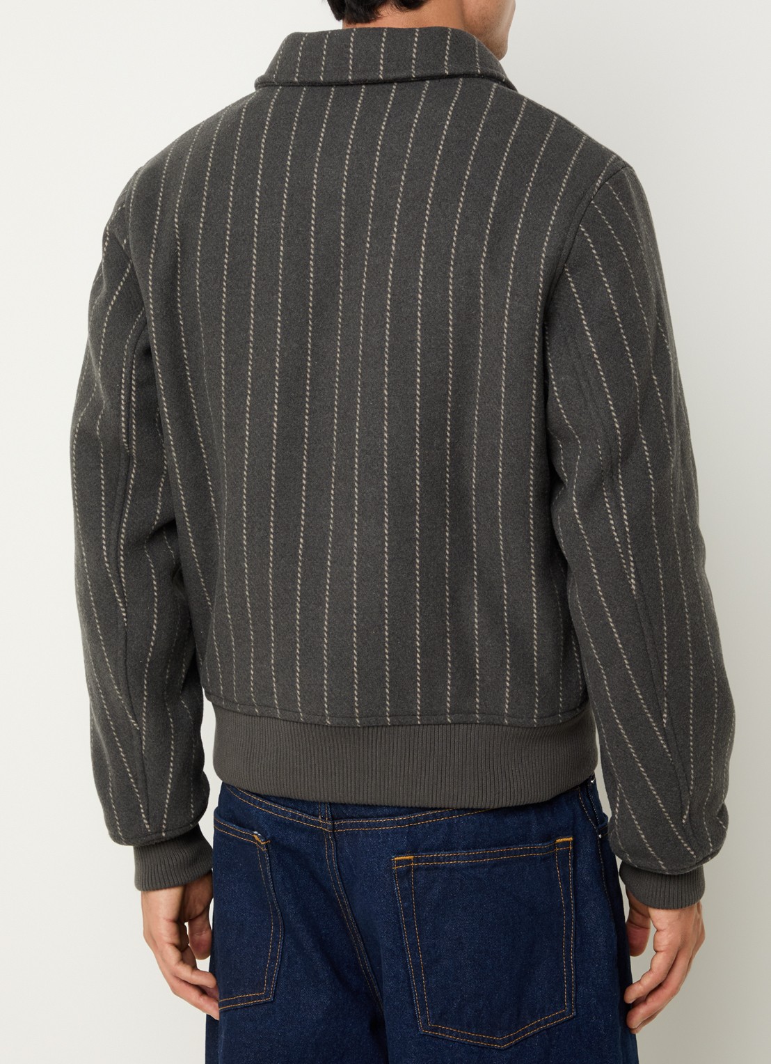 Les Deux Varsity jack in wolblend met logoborduring en steekzakken - achterkant middengrijs