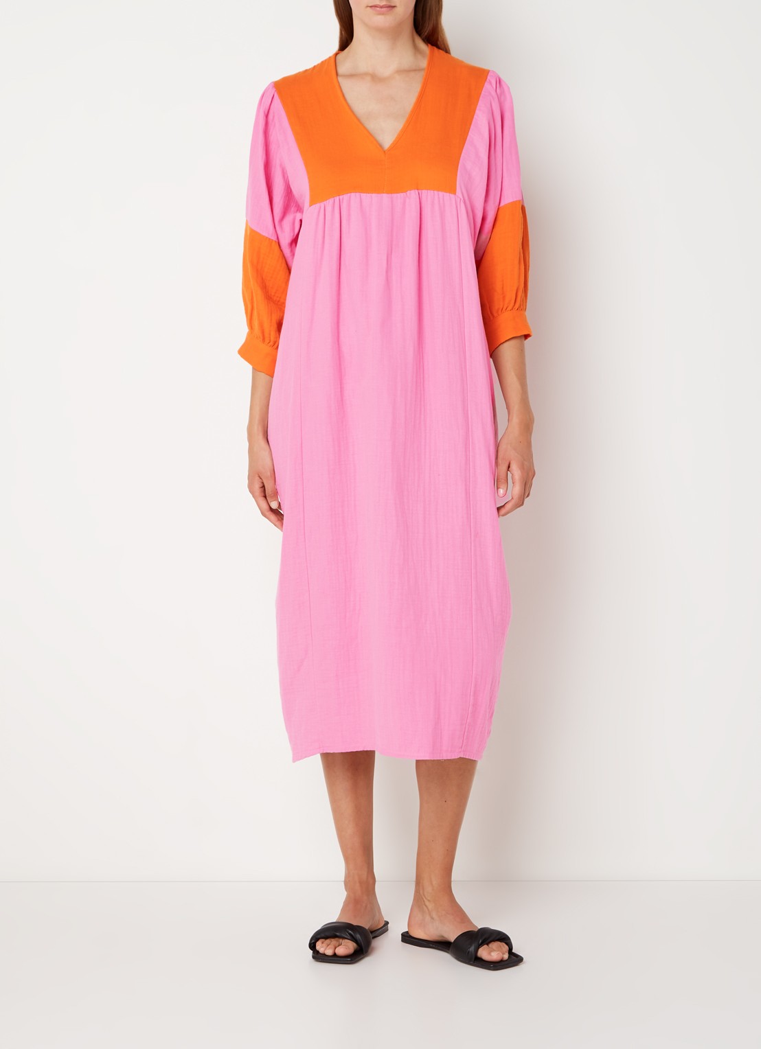 Les Jumelles Imani midi strandjurk met V-hals - detail 3 roze