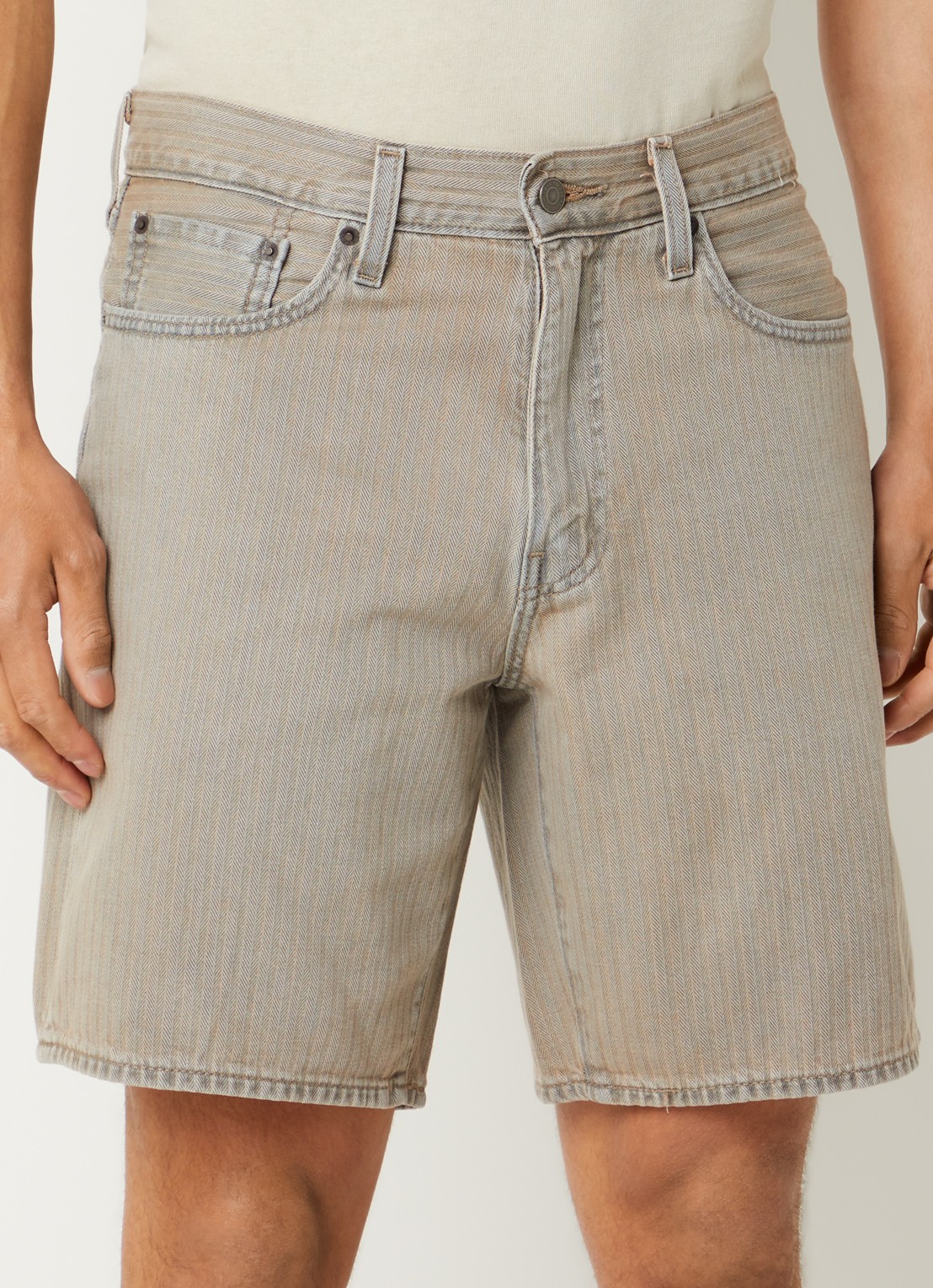 Levi's 468 straight leg korte broek van denim met gekleurde wassing - detail 4 beige