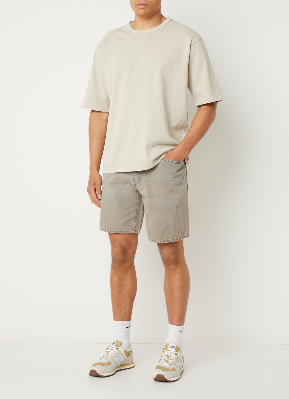Levi's 468 straight leg korte broek van denim met gekleurde wassing - voorkant 3 beige