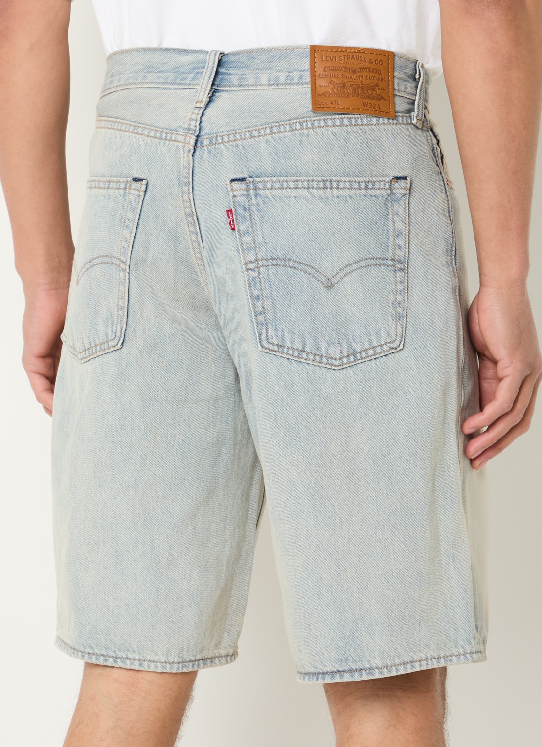 Levi's 478 loose fit korte broek van denim met lichte wassing - achterkant 4 indigo