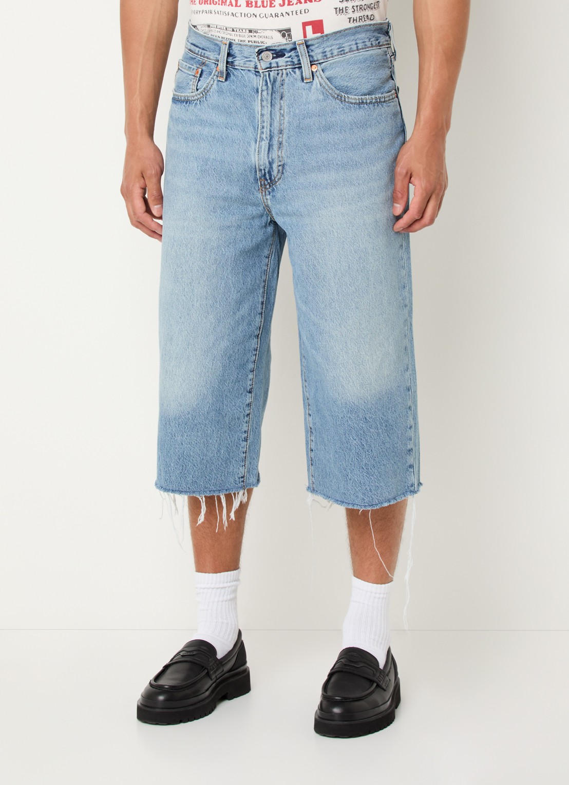 Levi's 478 wide fit korte broek van denim met lichte wassing - detail indigo