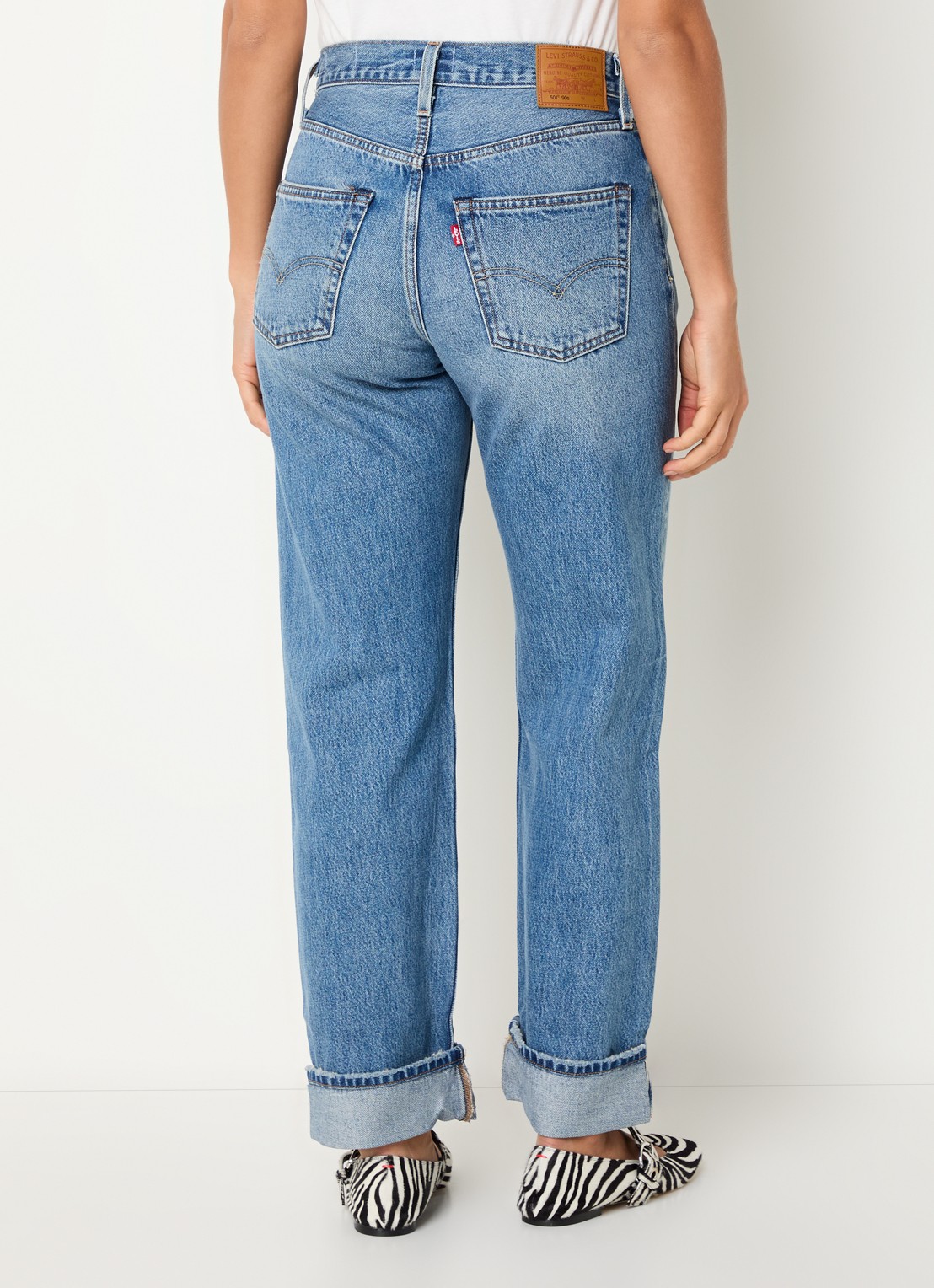 Levi's 501 90's high waist straight fit jeans met medium wassing - achterkant indigo