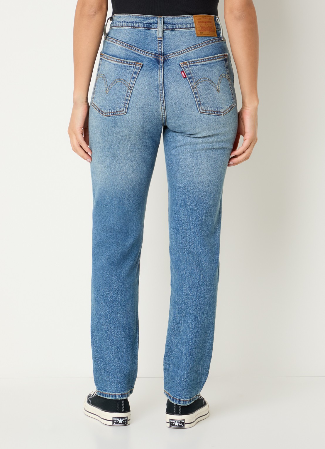 Levi's 501 Crop high waist slim fit jeans met lichte wassing - achterkant 5 indigo