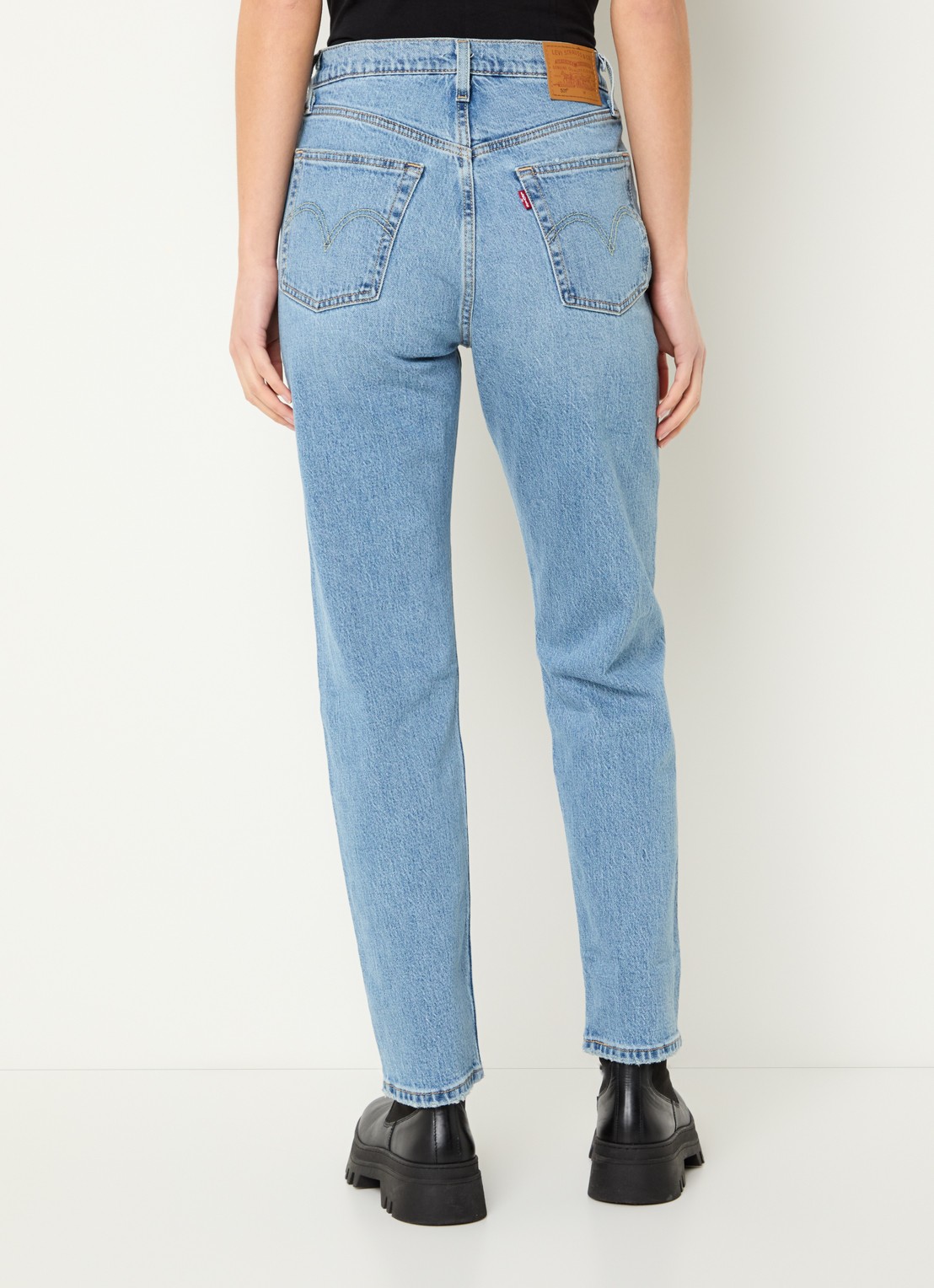 Levi's 501 high waist slim fit jeans met lichte wassing - achterkant indigo