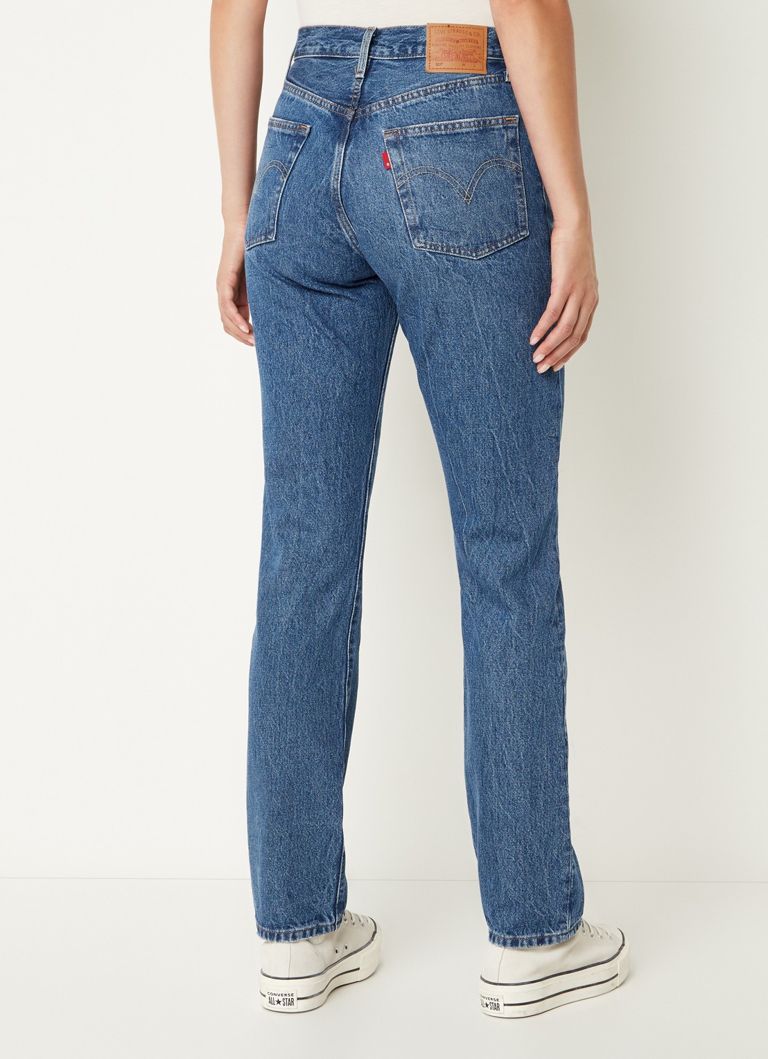 Levi's 501 high waist straight leg jeans met medium wassing - achterkant 4 indigo