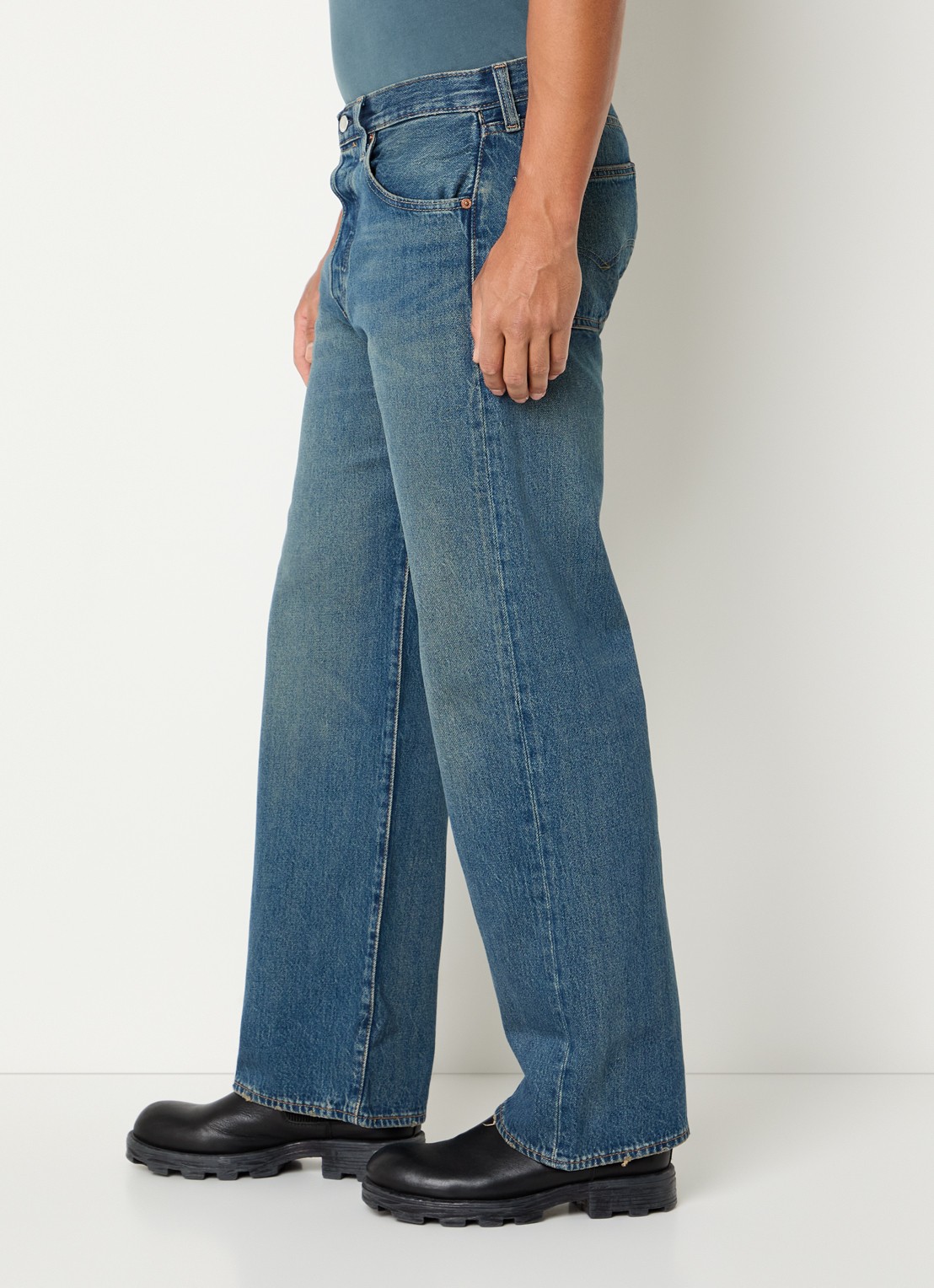 Levi's 501 loose fit jeans met medium wassing - detail 2 indigo