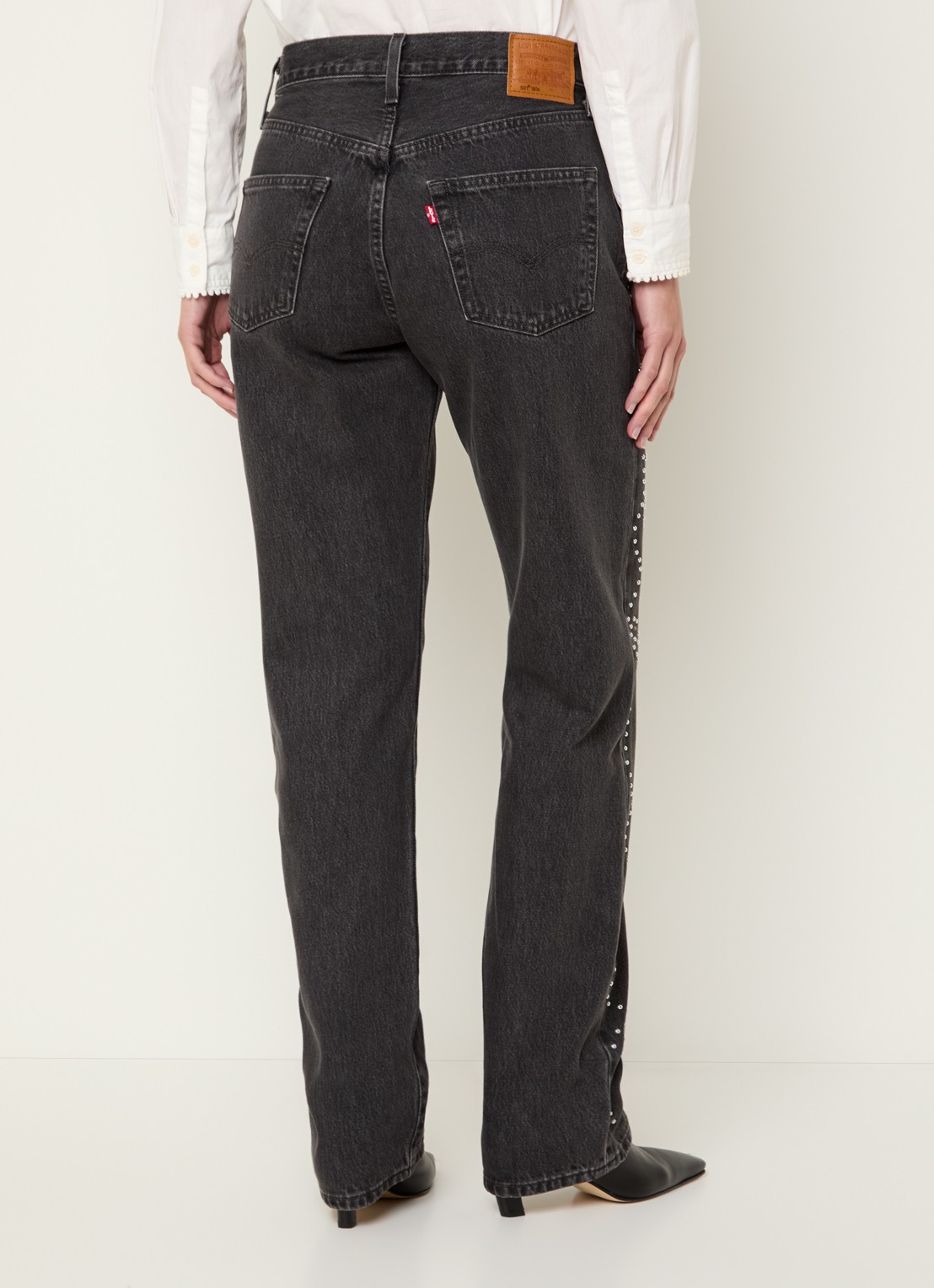 Levi's 501 mid waist tapered jeans met studs en steekzakken - achterkant zwart