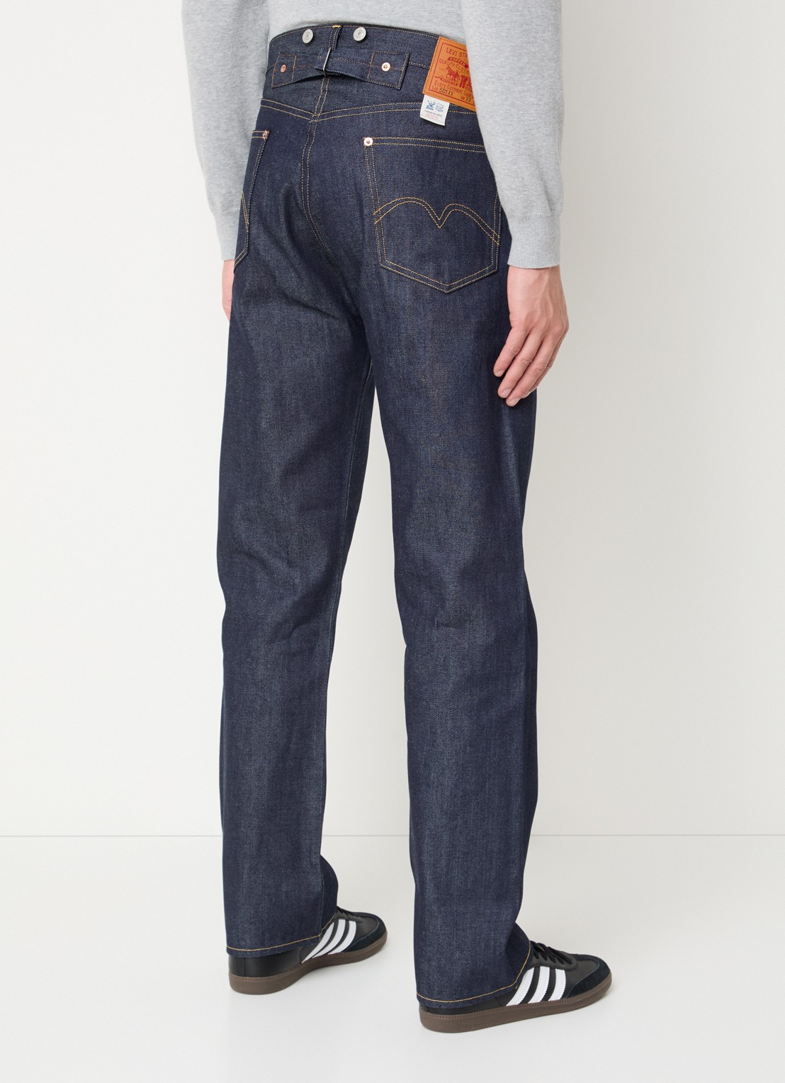 Levi's 501 straight leg jeans met donkere wassing - achterkant indigo