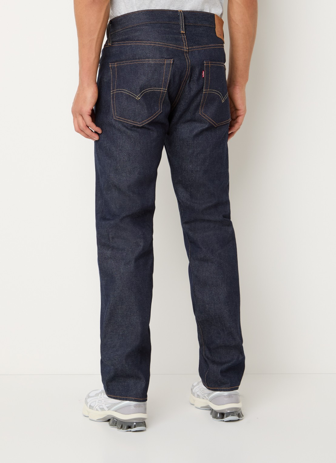 Levi's 501 straight leg jeans met donkere wassing - achterkant indigo