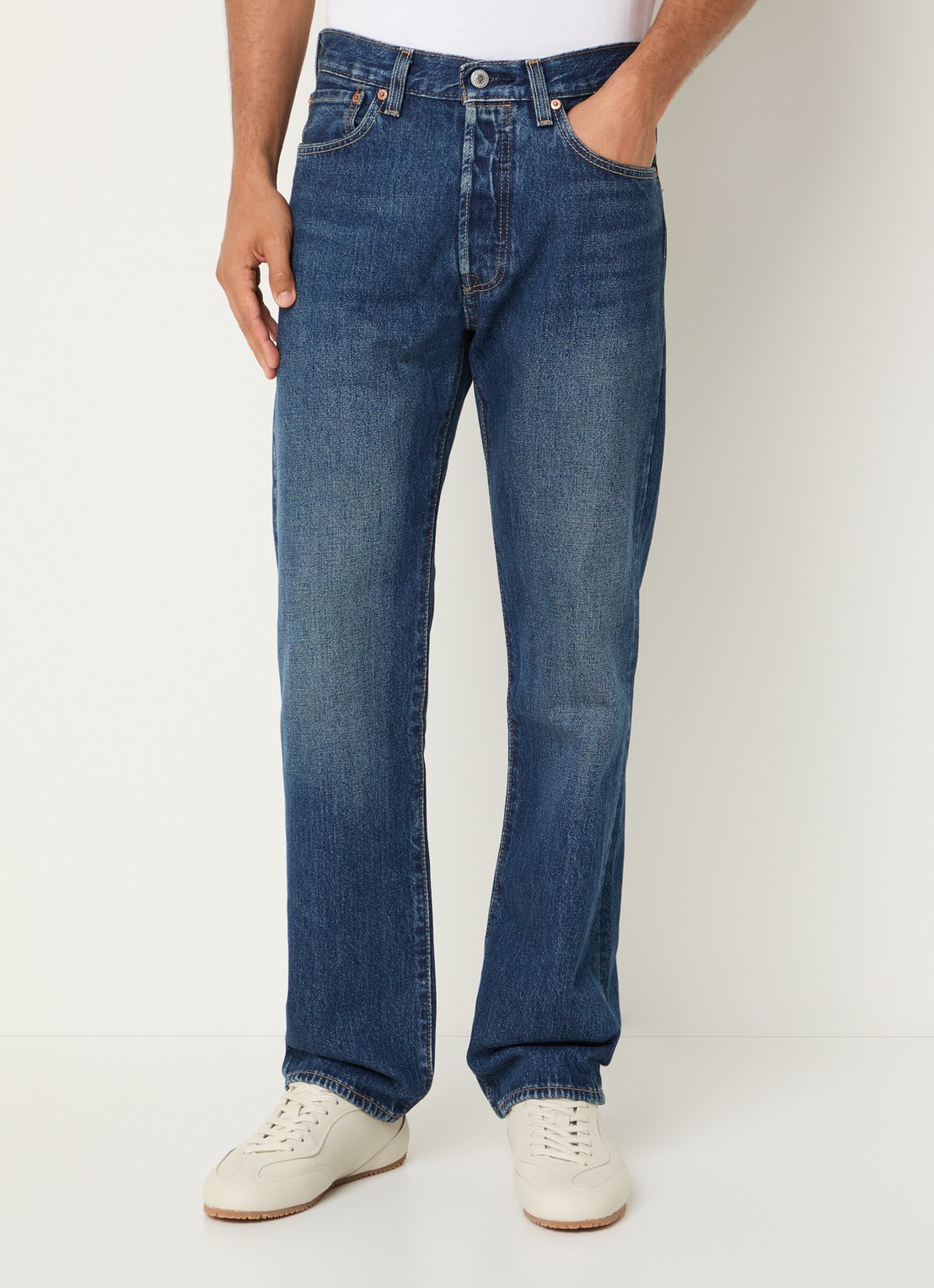 Levi's 501 straight leg jeans met donkere wassing - detail indigo