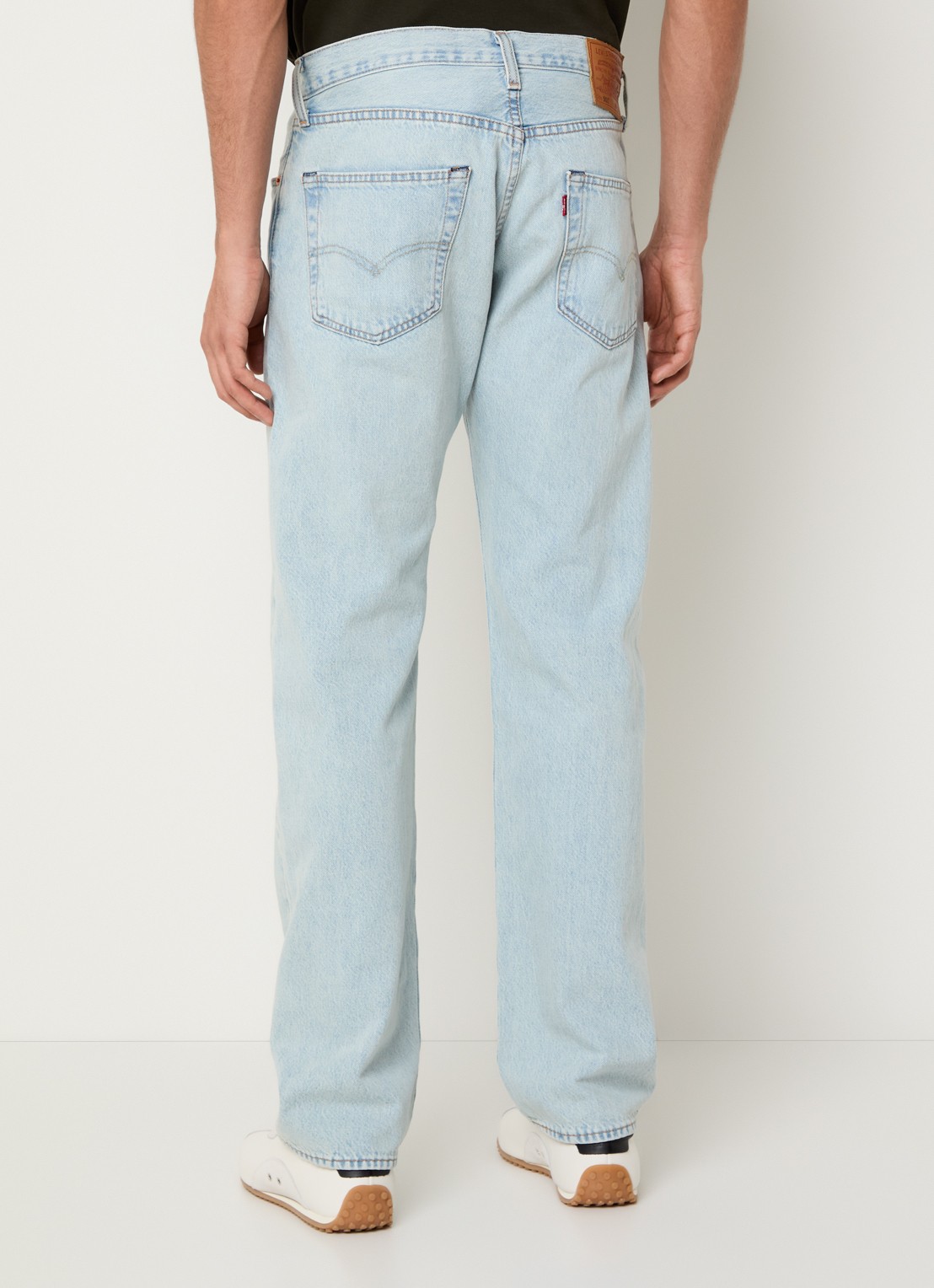 Levi's 501 straight leg jeans met lichte wassing - achterkant indigo