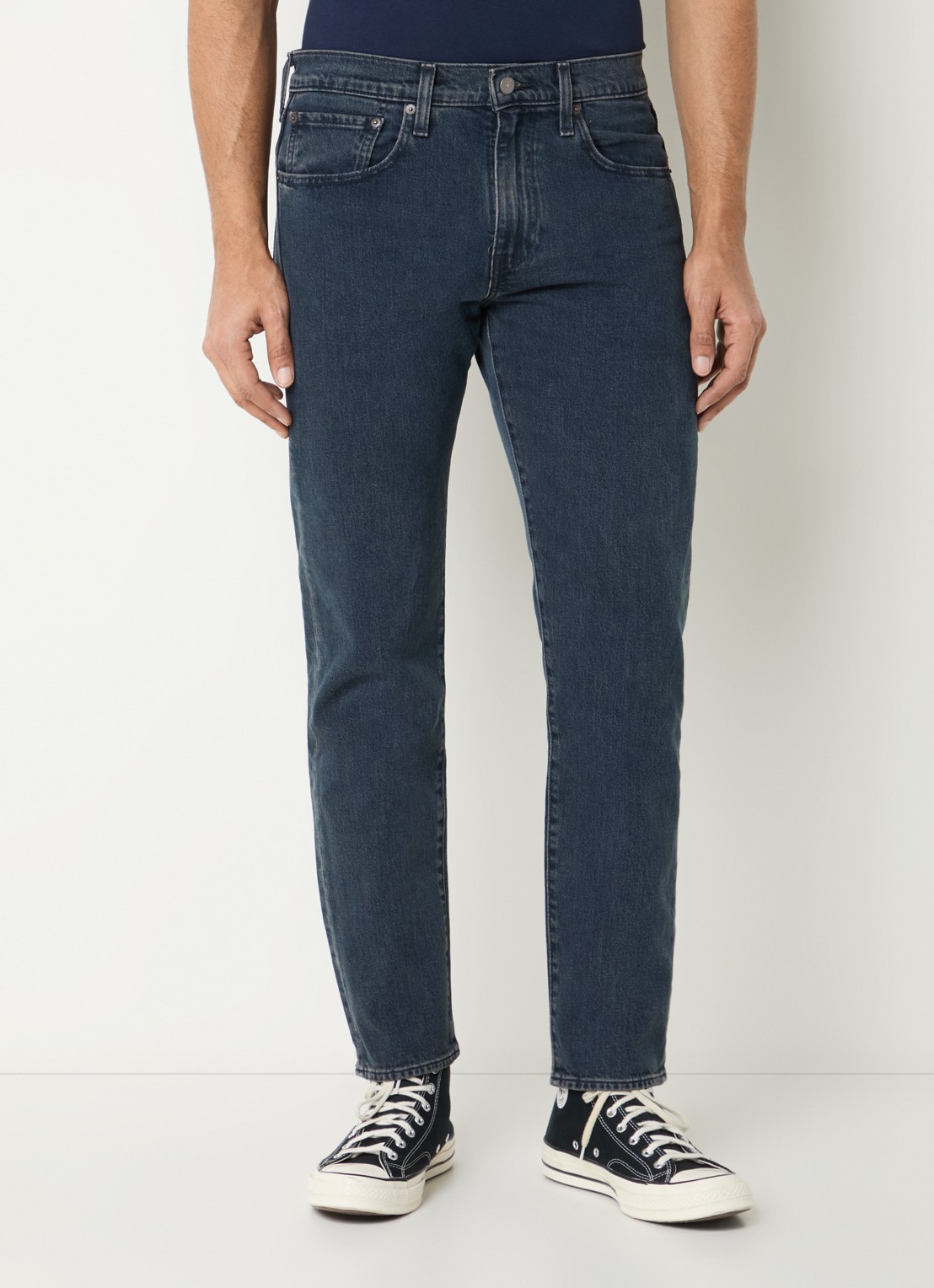 Levi's 502 skinny jeans met donkere wassing - detail indigo
