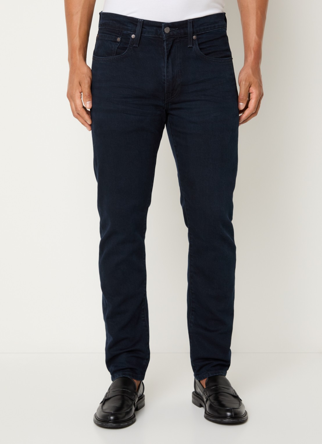 Levi's 502 Slim fit jeans met donkere wassing en steekzakken - detail indigo