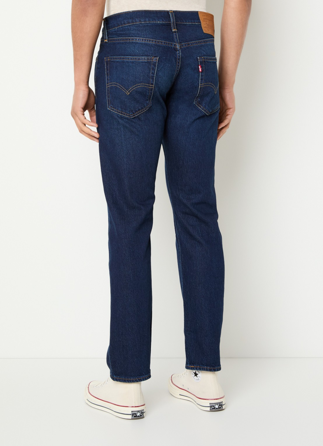 Levi's 502 tapered jeans  met donkere wassing - achterkant indigo
