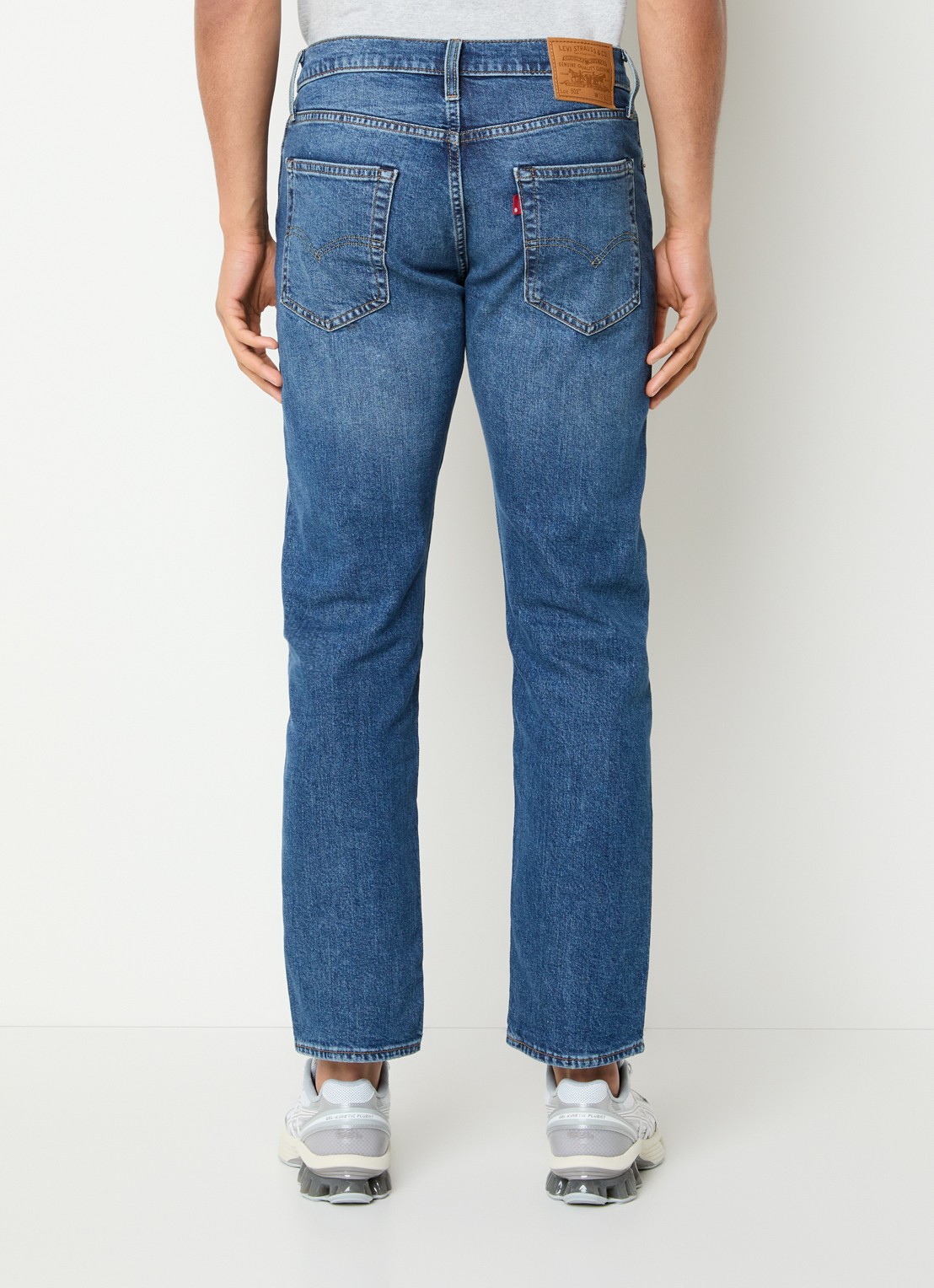 Levi's 502 tapered jeans met medium wassing - achterkant 5 indigo