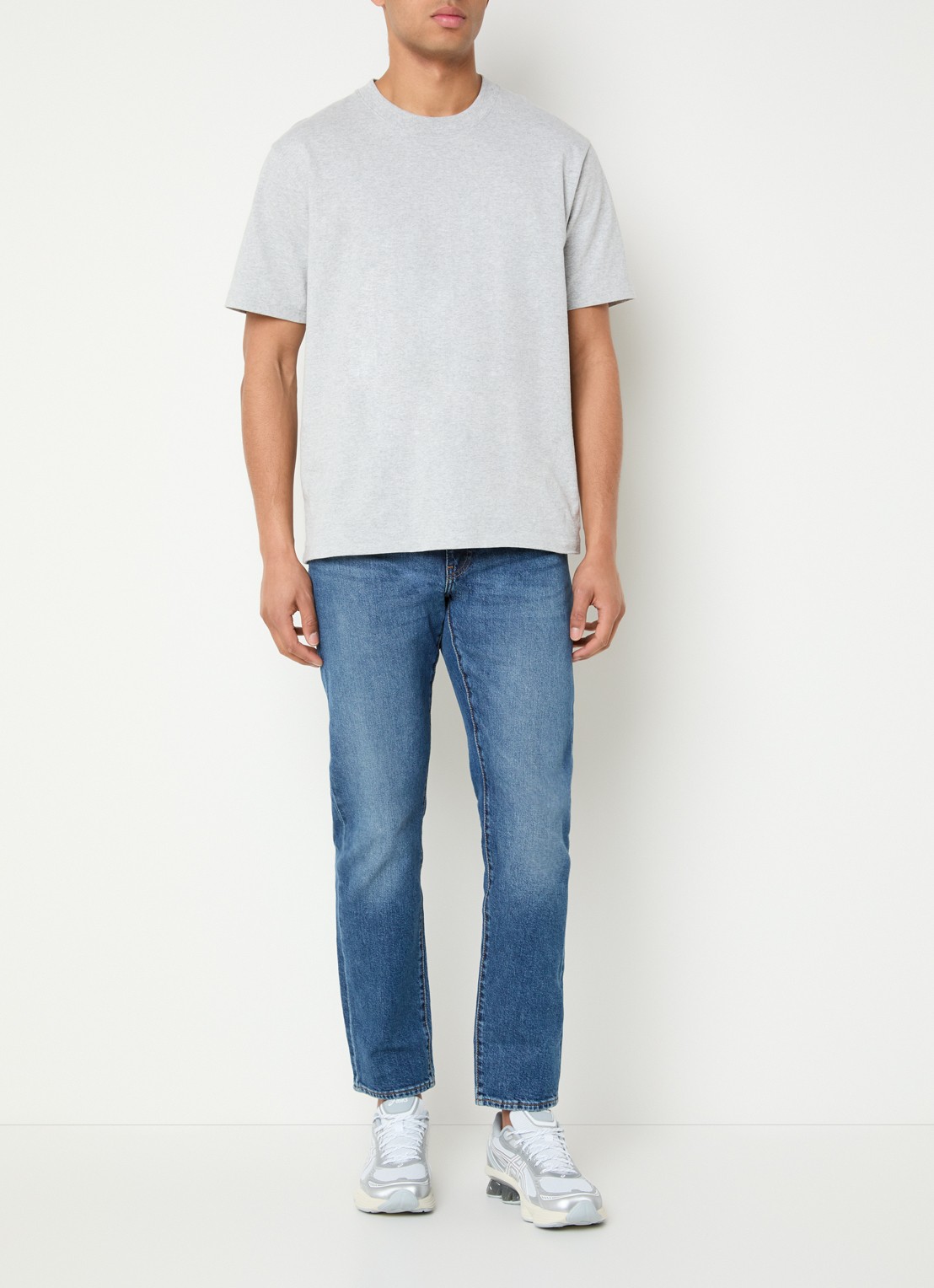 Levi's 502 tapered jeans met medium wassing - voorkant 2 indigo