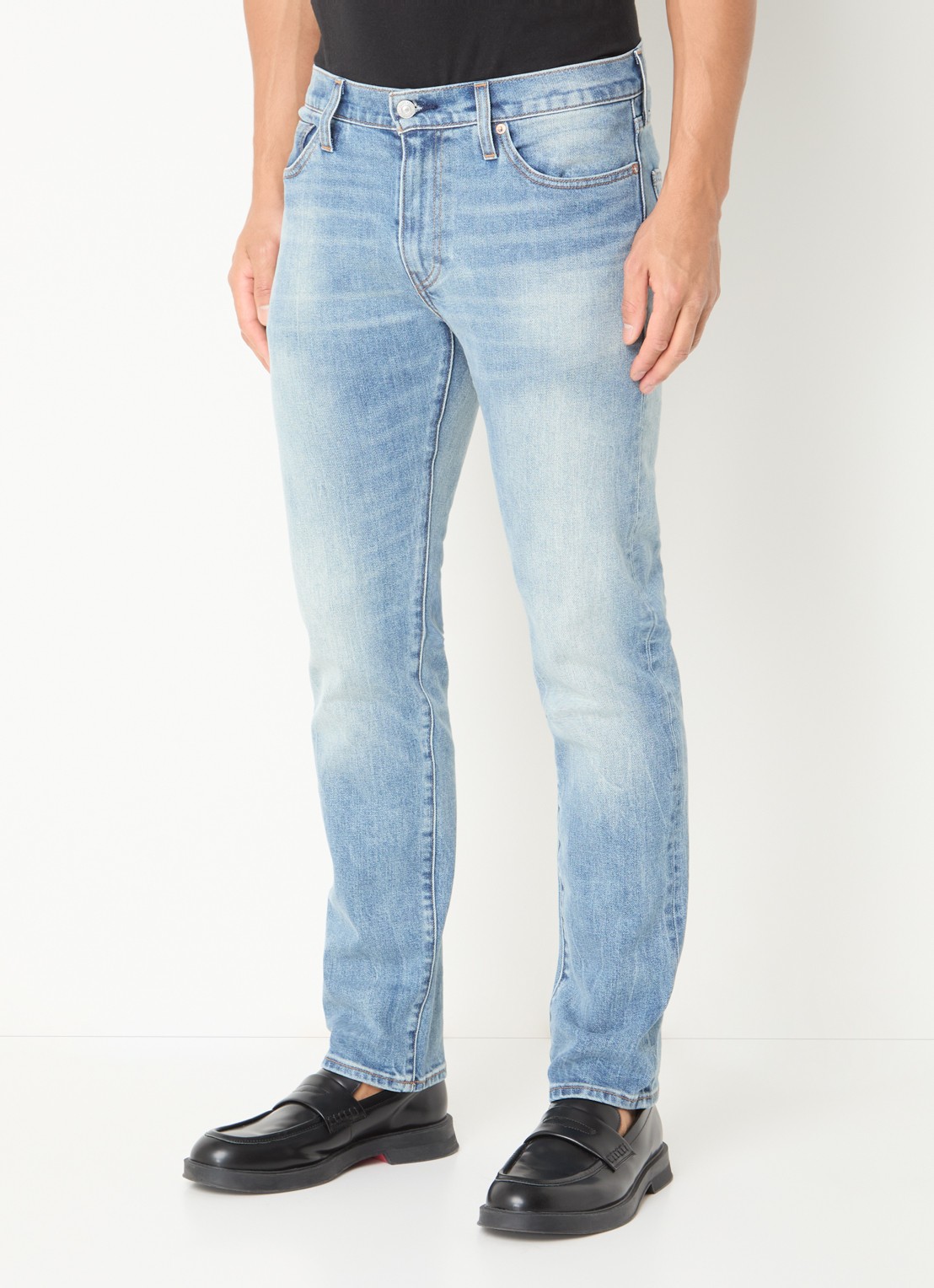 Levi's 511 slim fit jeans met medium wassing en steekzakken - detail indigo