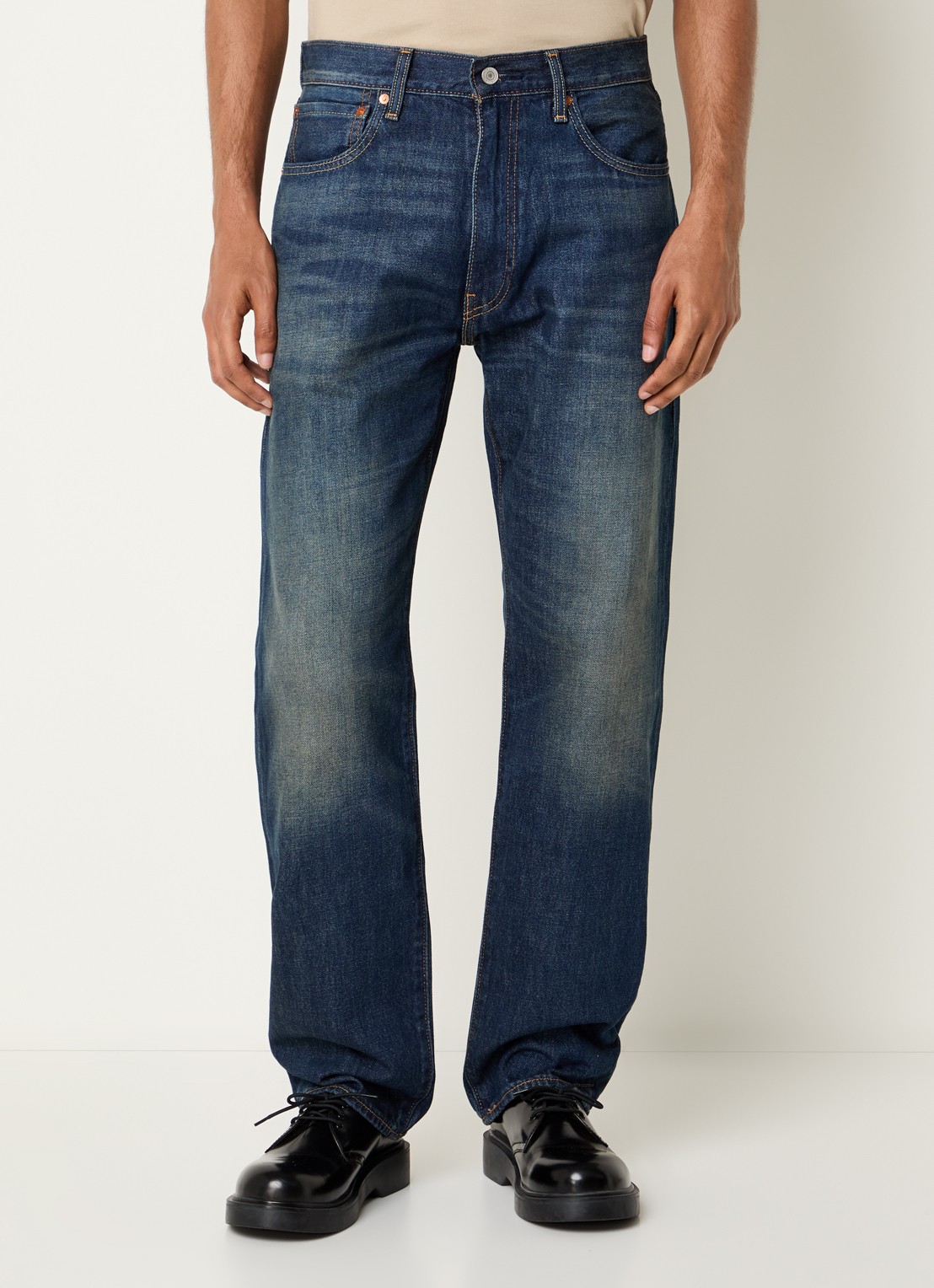 Levi's 555 straight leg jeans met donkere wassing - detail indigo