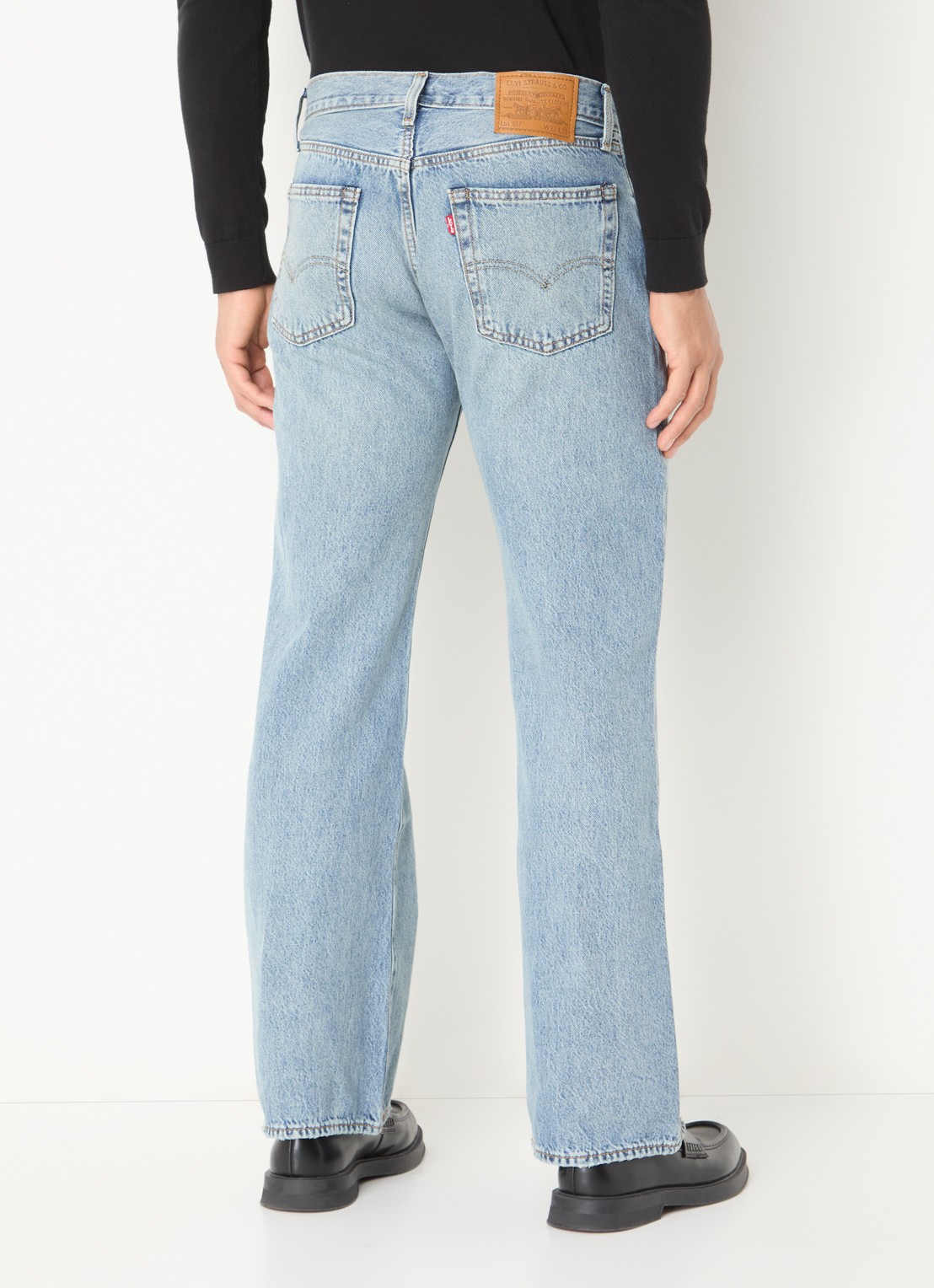 Levi's 567 straight leg jeans met medium wassing - achterkant 3 indigo