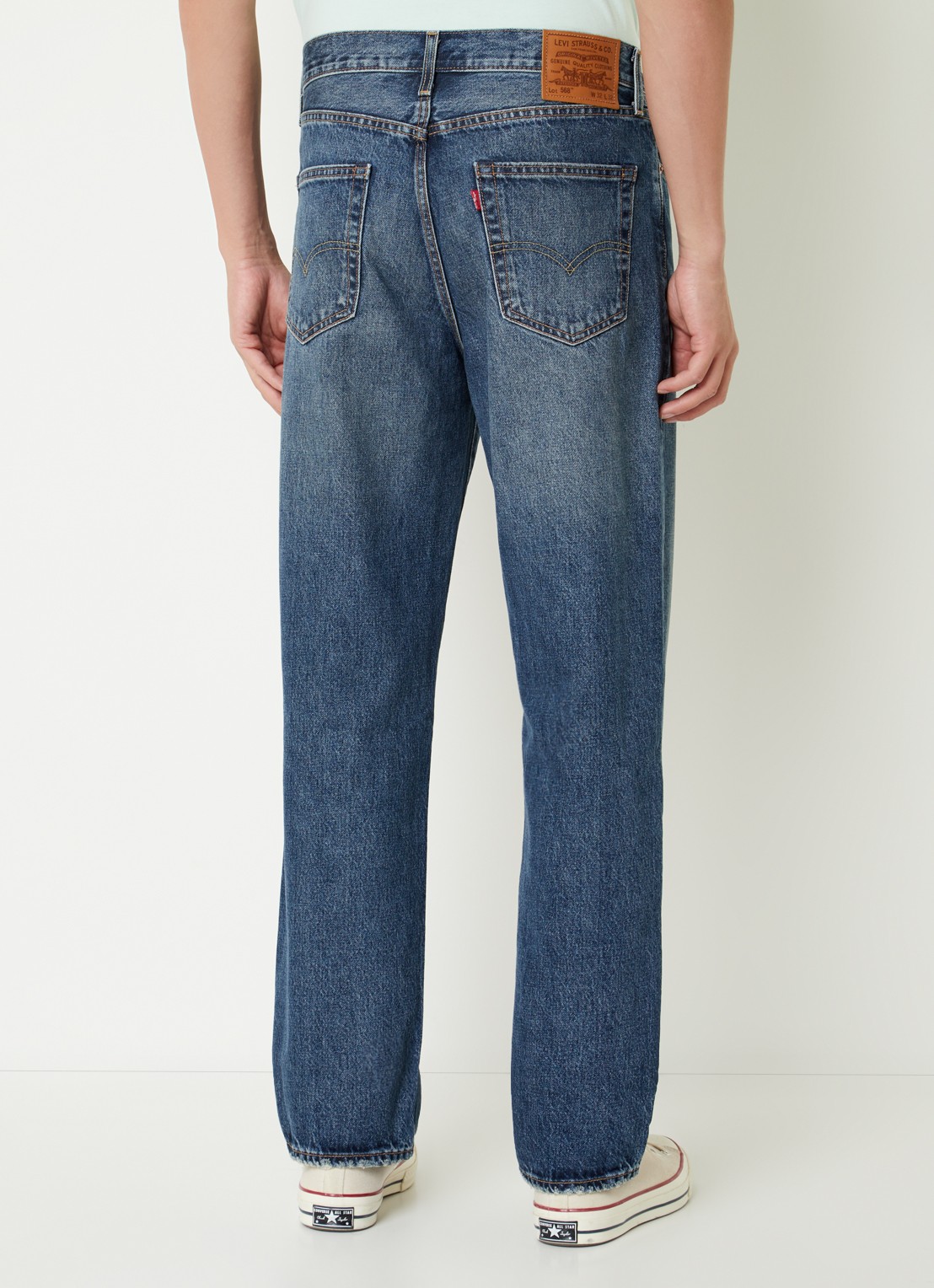 Levi's 568 loose fit jeans met medium wassing - achterkant 3 indigo