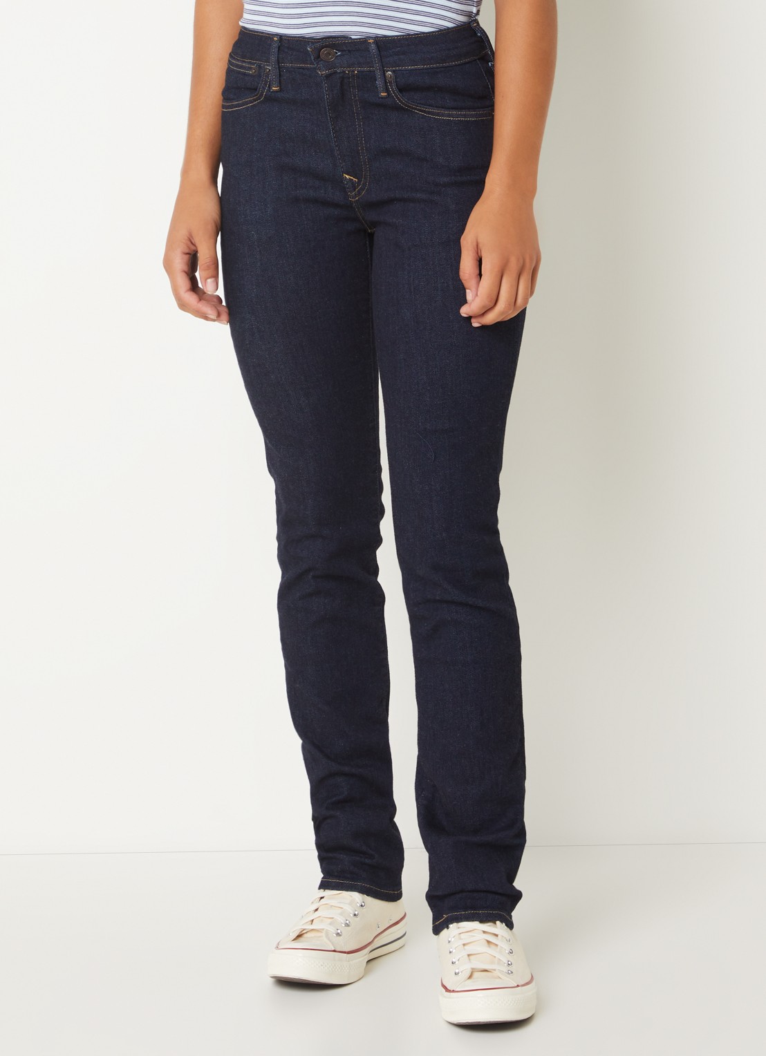 Levi's 712 mid waist slim fit jeans met donkere wassing - detail 2 indigo