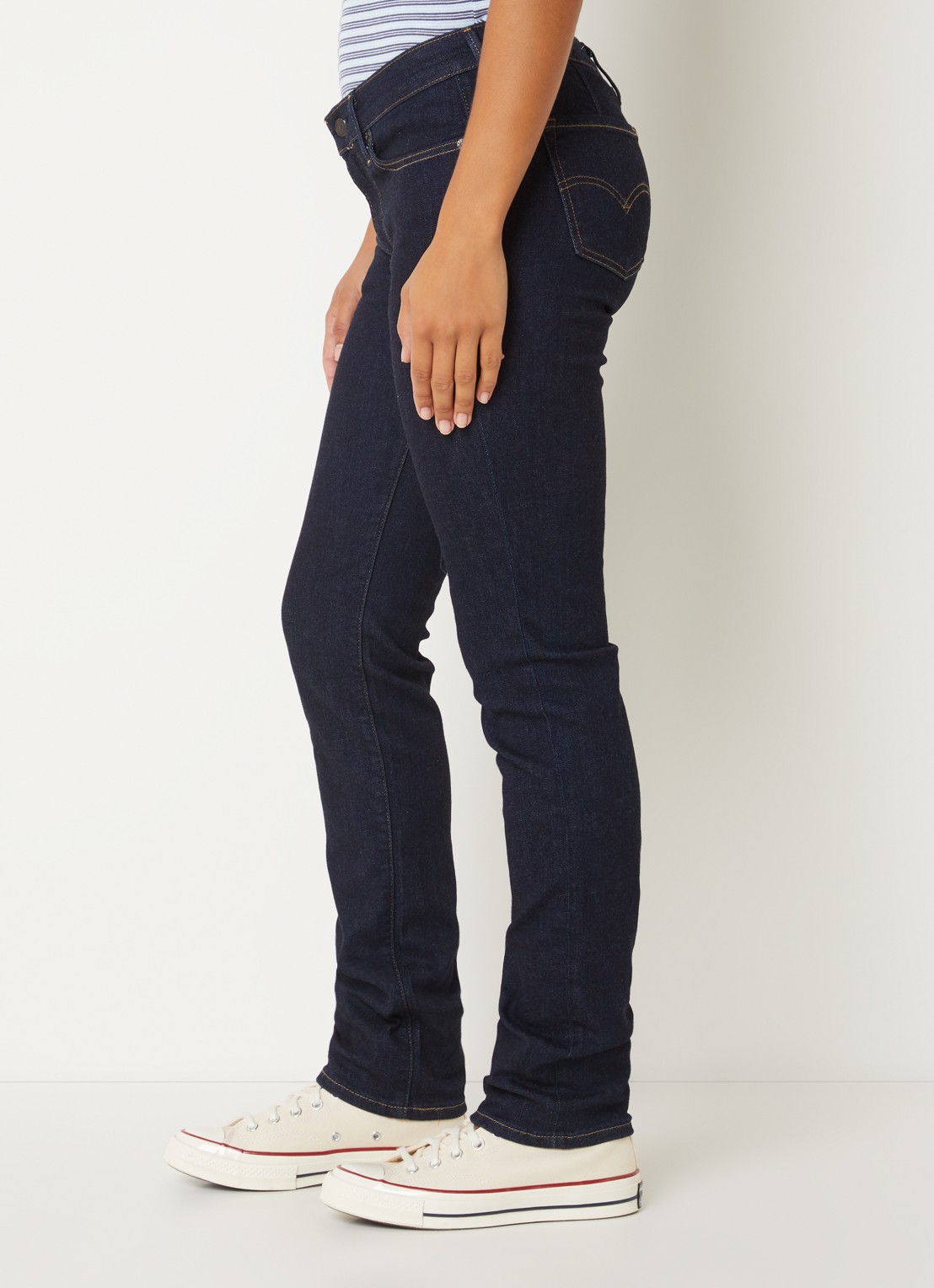 Levi's 712 mid waist slim fit jeans met donkere wassing - detail 3 indigo