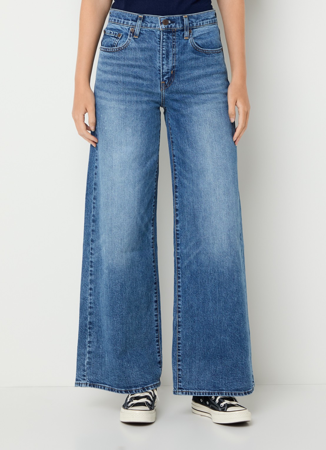 Levi's 728 high waist wide leg jeans met medium wassing - detail indigo