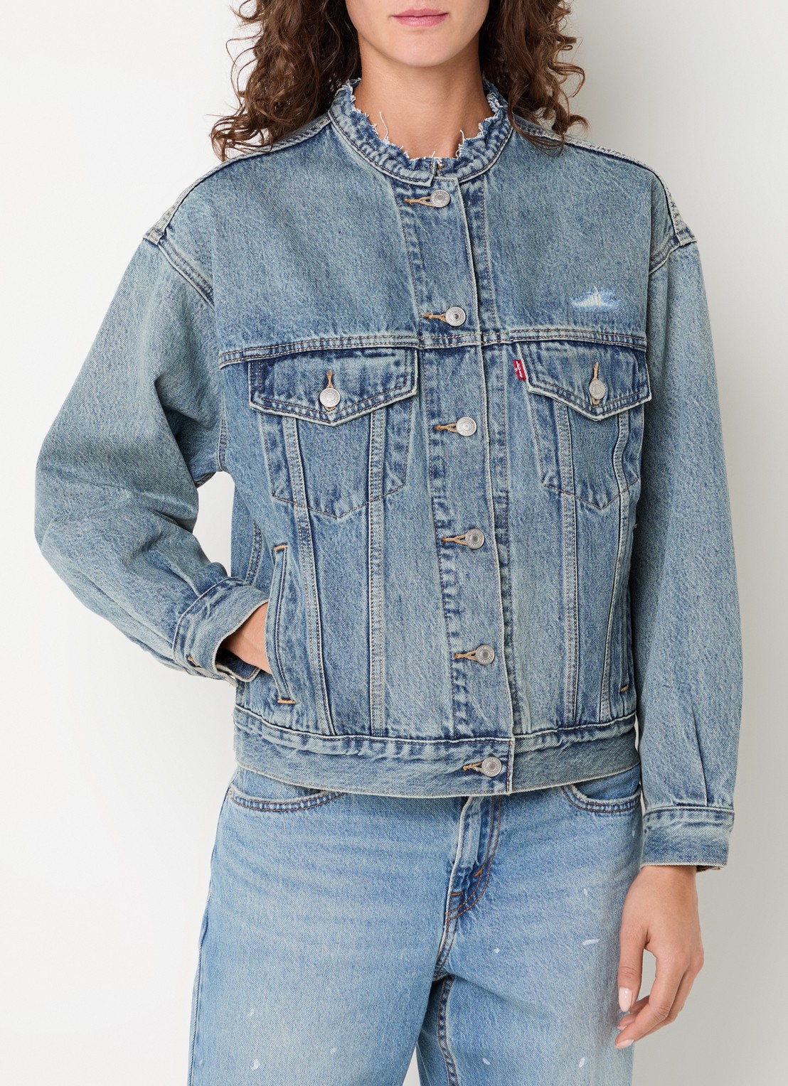 Levi's 90's Trucker Craft Of Love spijkerjas met steekzakken - detail indigo