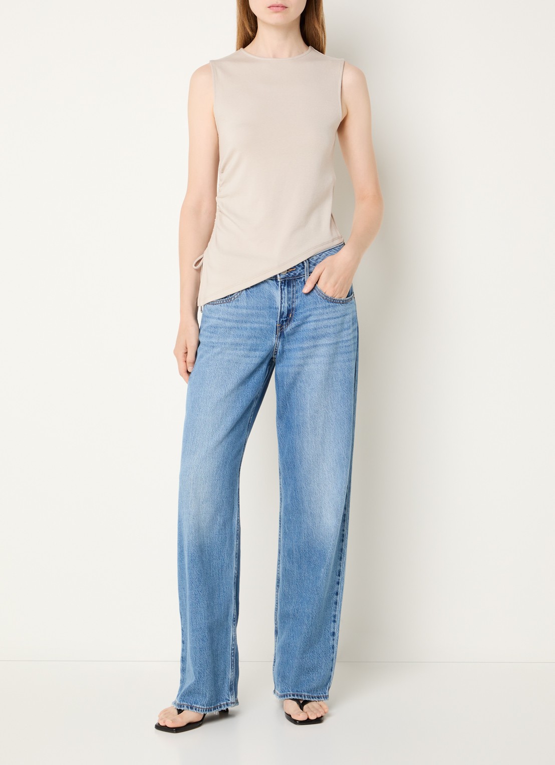 Levi's Alila asymmetrische top met gestrikt detail - voorkant 4 beige