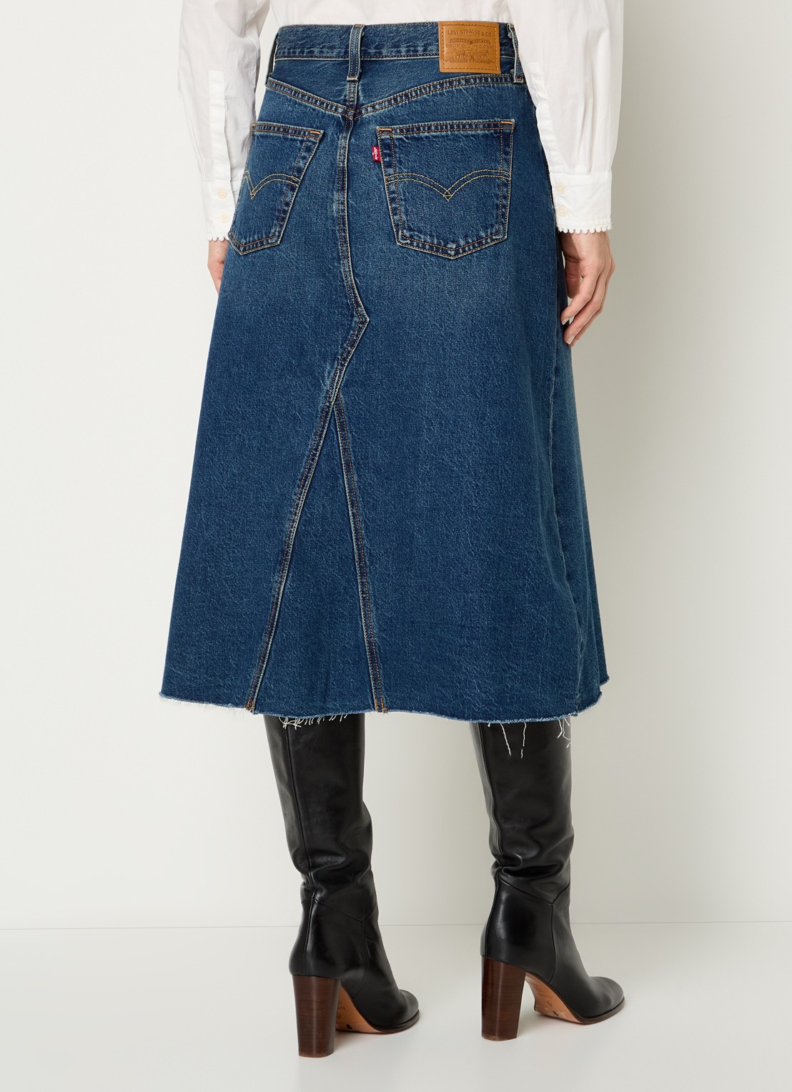 Levi's Aline midi spijkerrok met steekzakken - achterkant indigo