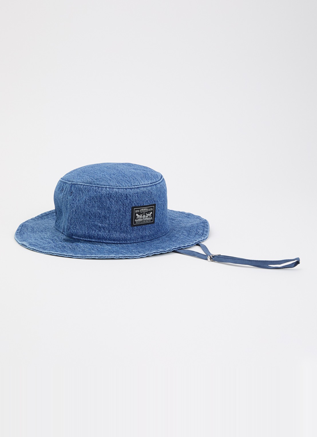 Levi's Bay drawstring bucket hoed van denim  - voorkant indigo