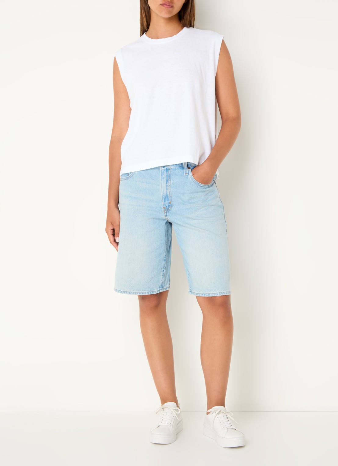 Levi's Boxy mouwloze T-shirt  - voorkant 2 wit