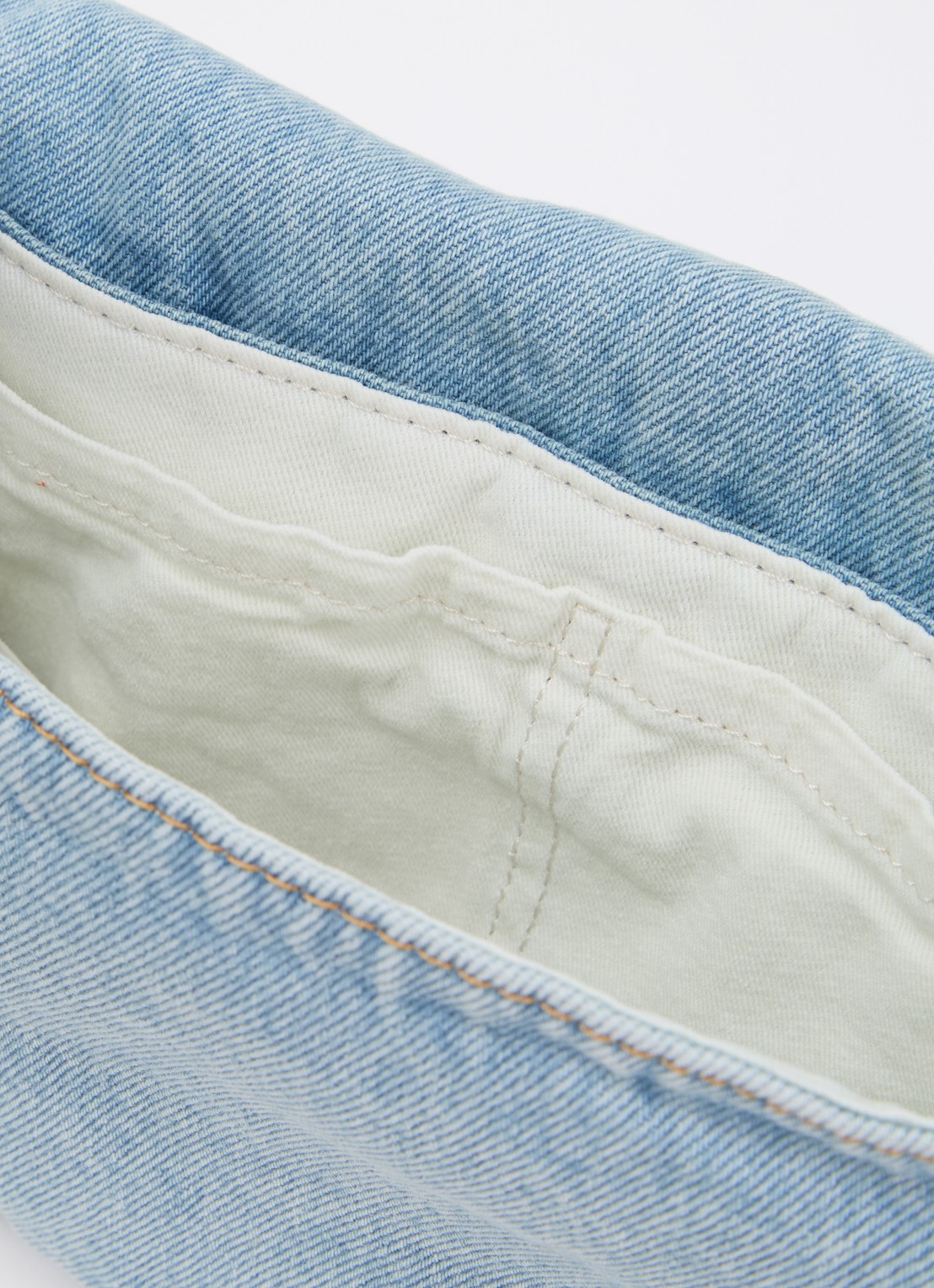 Levi's Brannan schoudertas van denim met verstelbare schouderriem - detail 3 lichtblauw