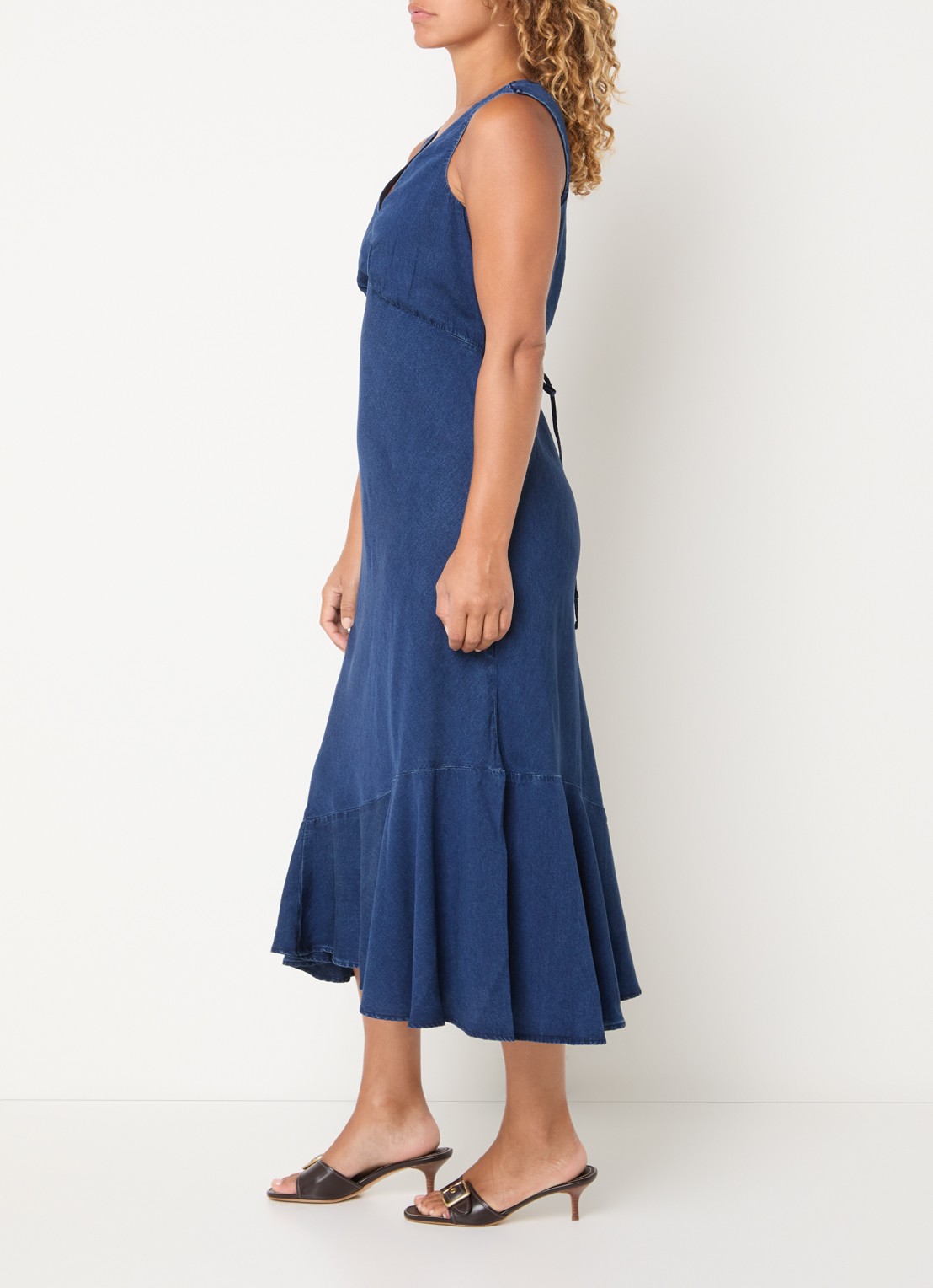 Levi's Brita midi jurk van denim met V-hals - voorkant 2 indigo