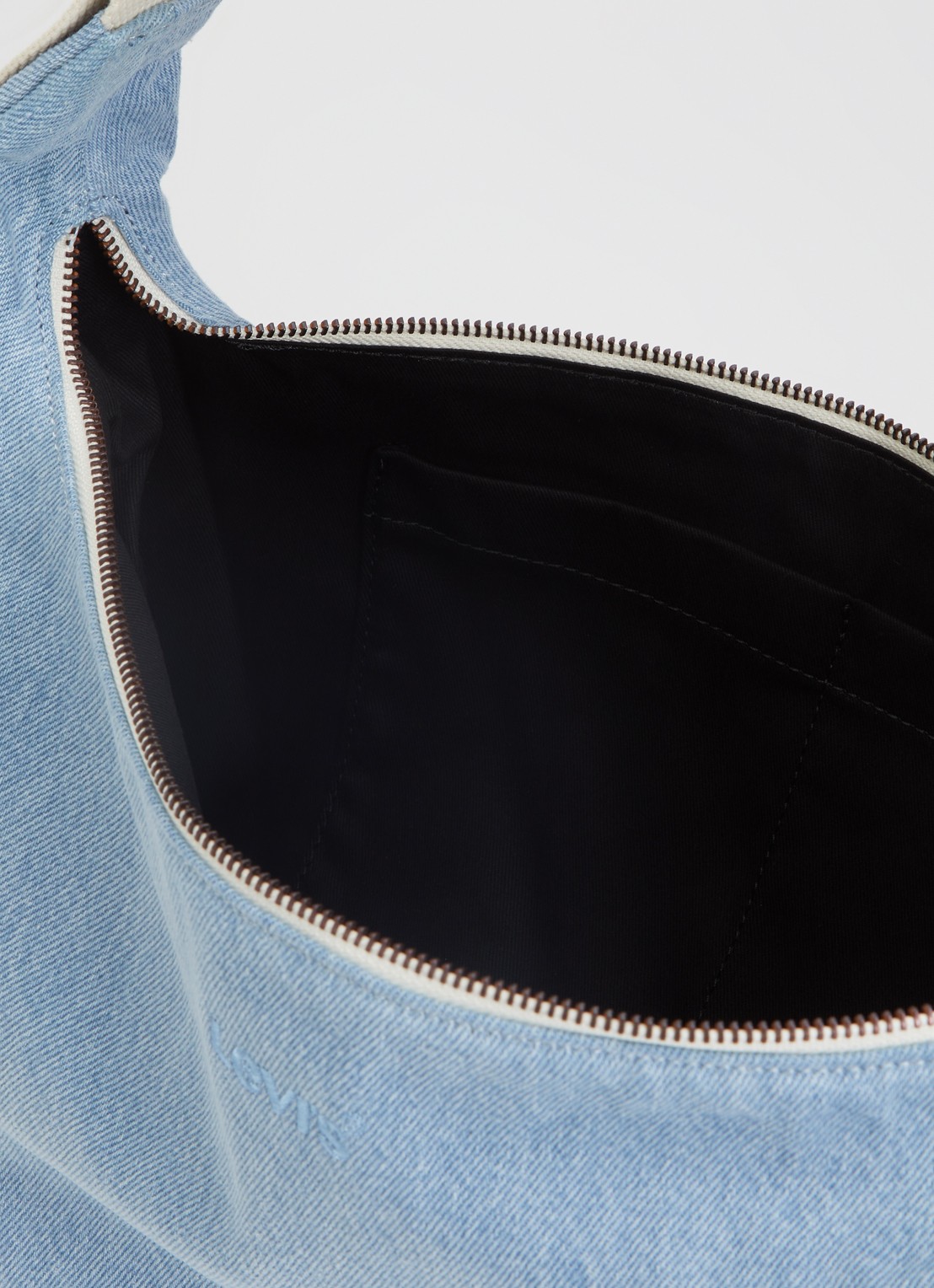 Levi's Brooklyn M schoudertas van denim met verstelbare schouderriem - detail indigo