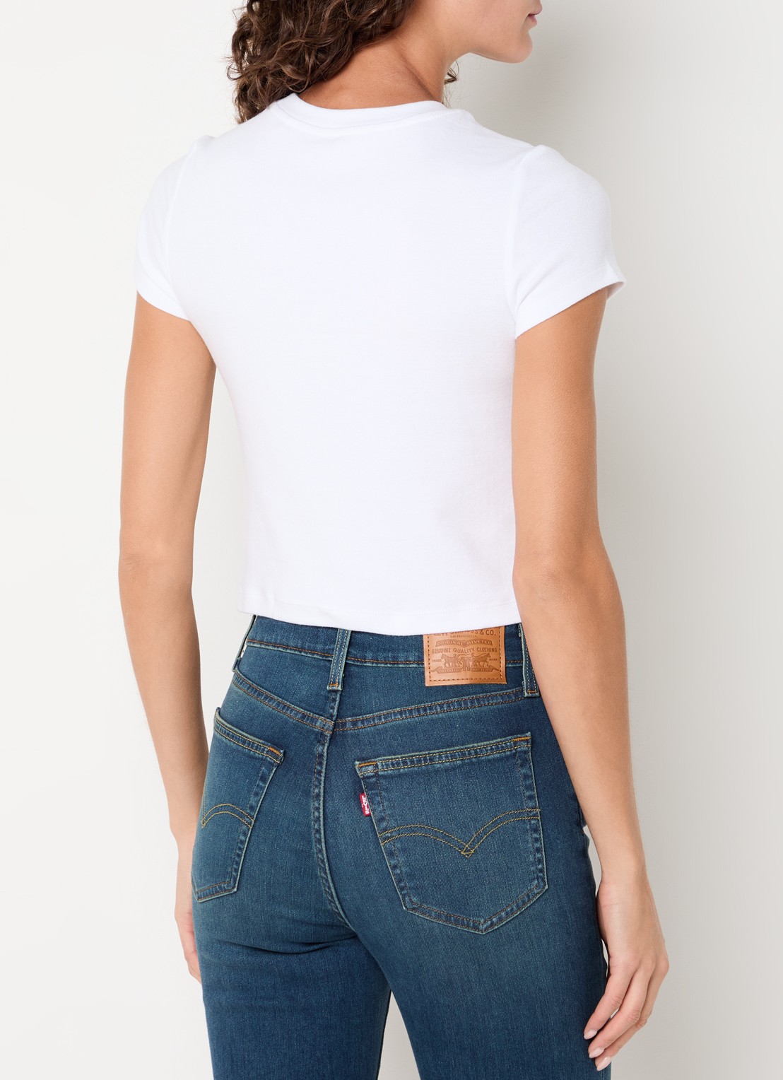 Levi's Cropped T-shirt met logoborduring - achterkant wit