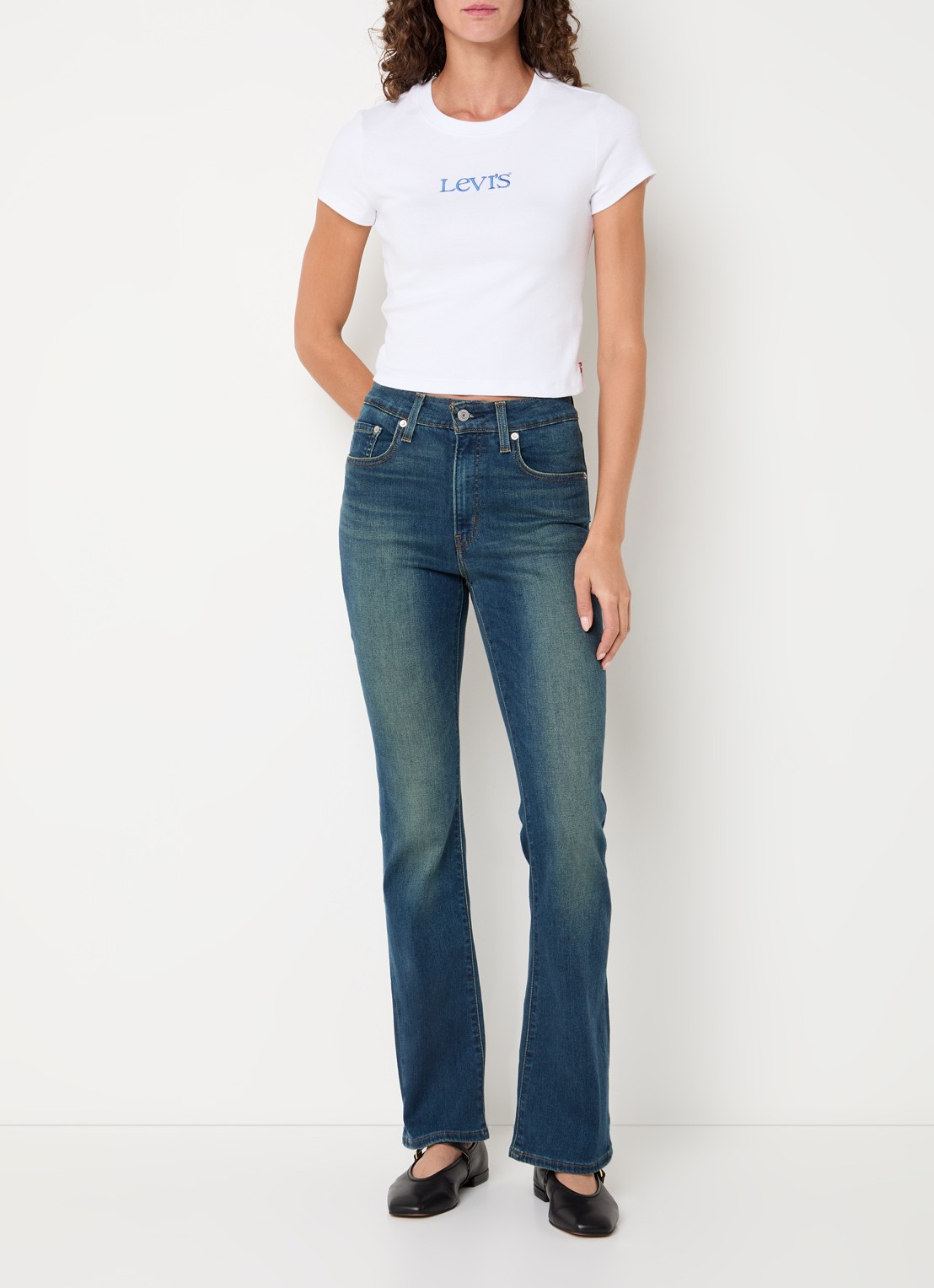 Levi's Cropped T-shirt met logoborduring - voorkant 4 wit