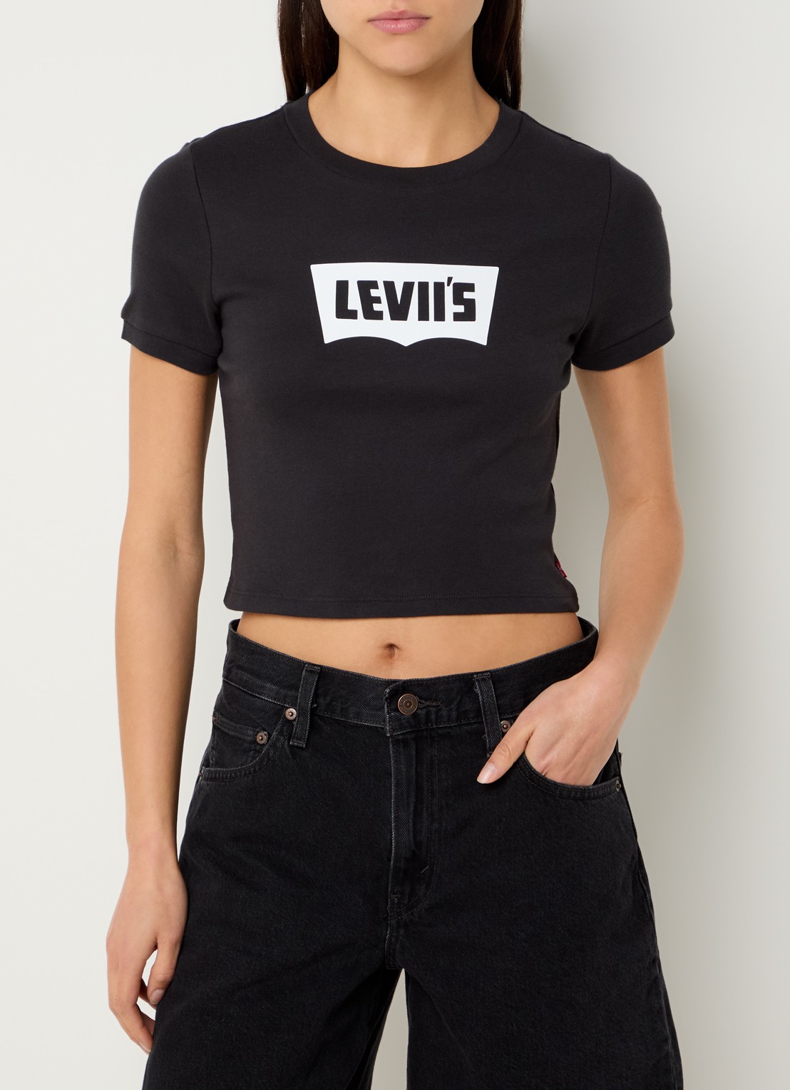 Levi's Cropped T-shirt met logoprint - detail 4 zwart