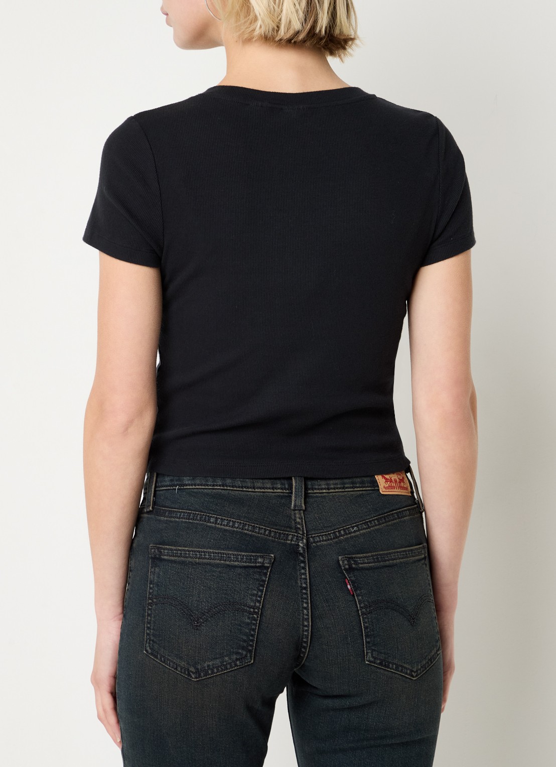 Levi's Cropped T-shirt met ribstructuur en logo - achterkant 3 zwart