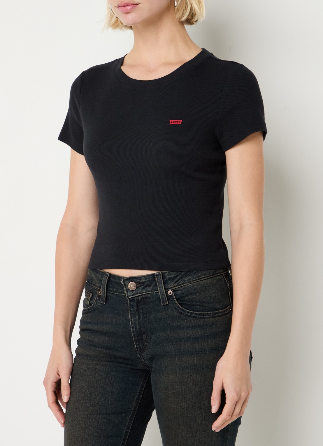 Levi's Cropped T-shirt met ribstructuur en logo - detail 4 zwart